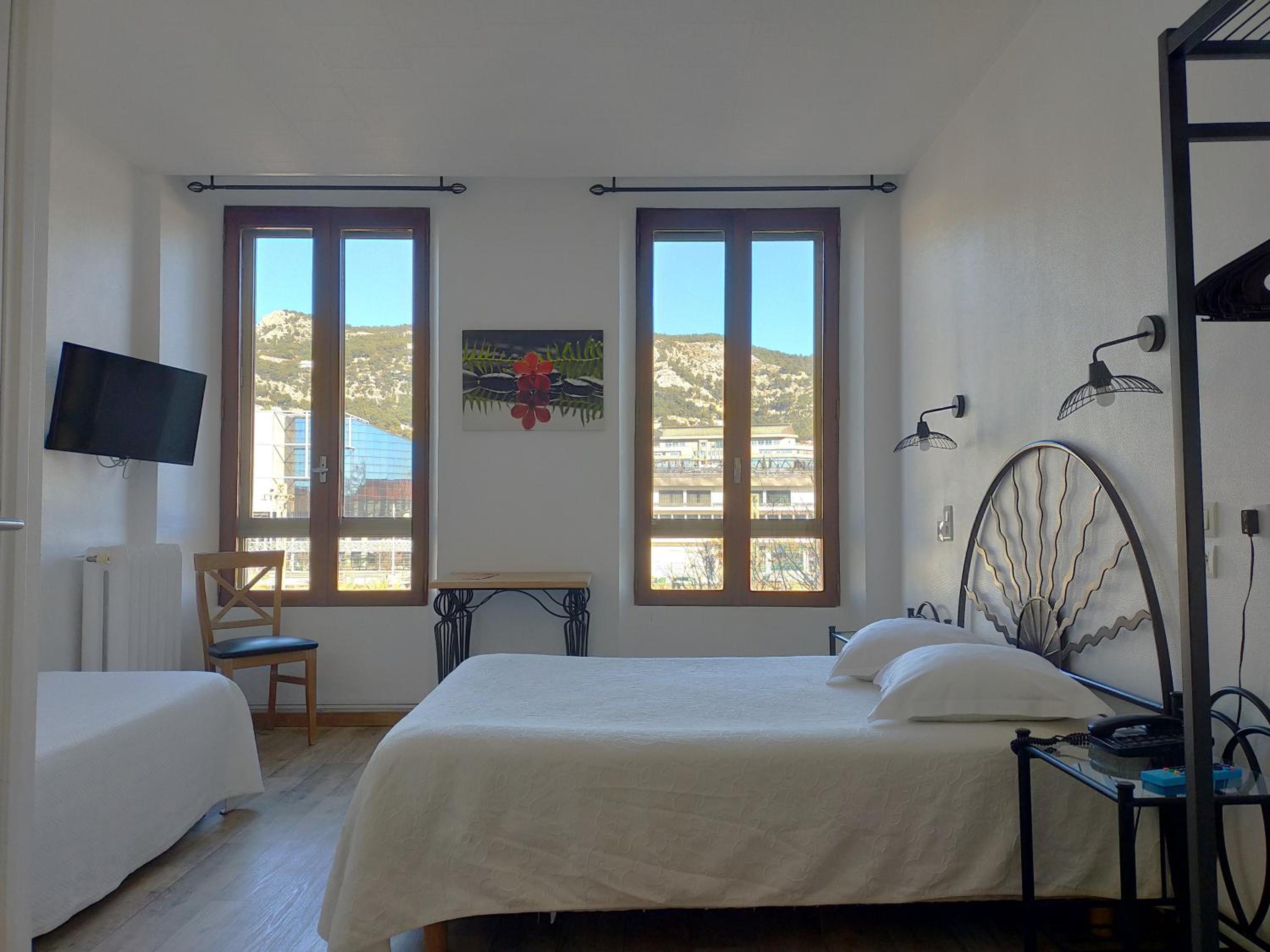 Superior Double Room with Hill View - Photo 6
