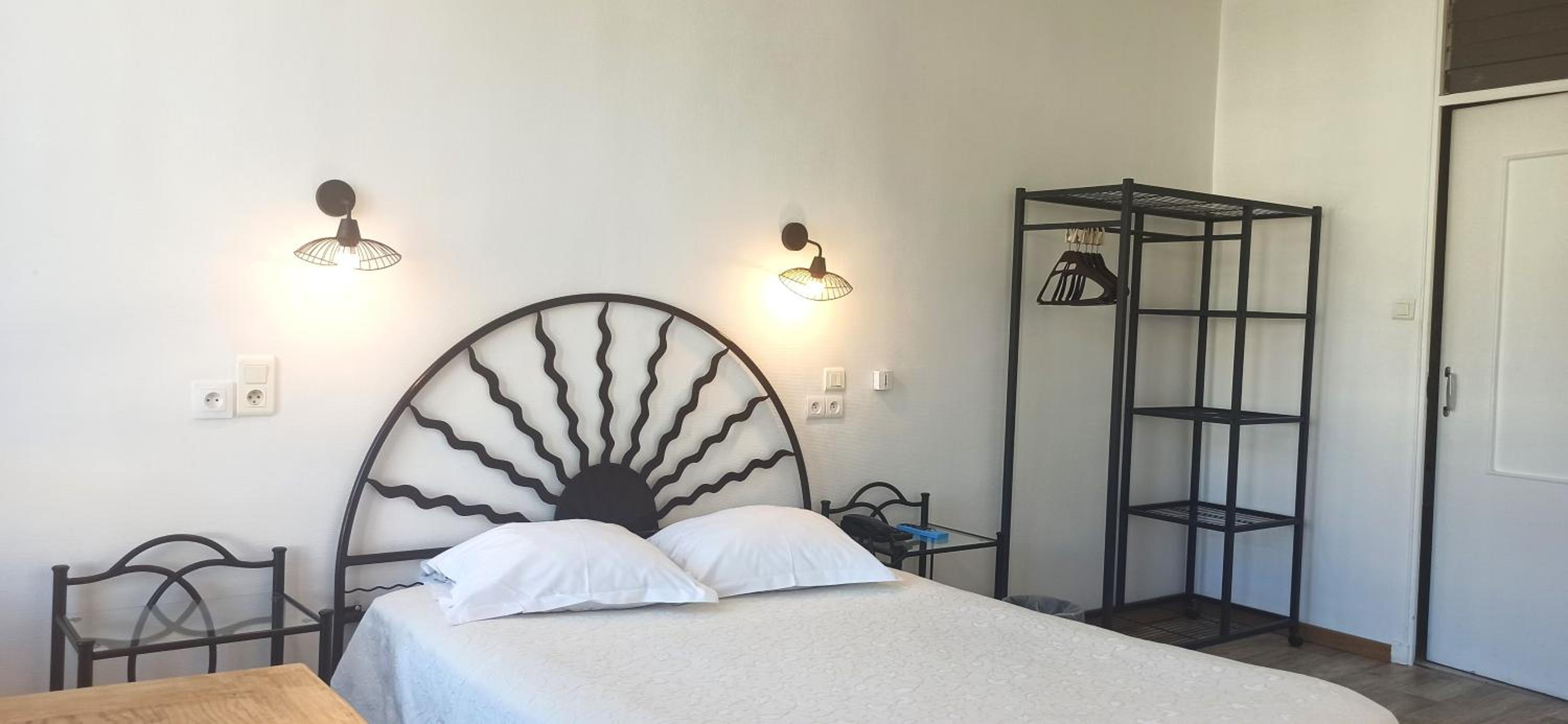 Superior Double Room with Hill View - Photo 9
