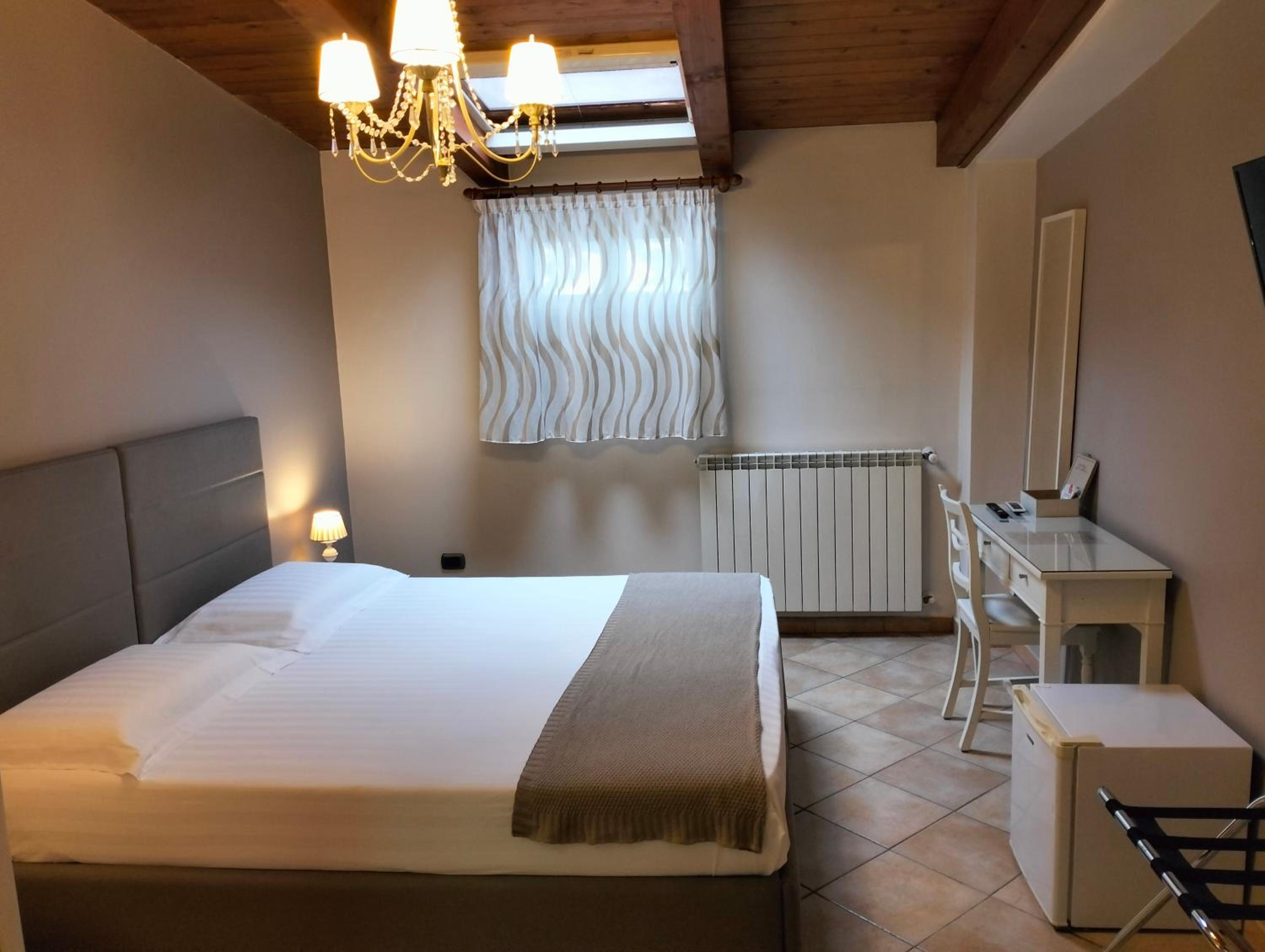 Double or Twin Room - Photo 7