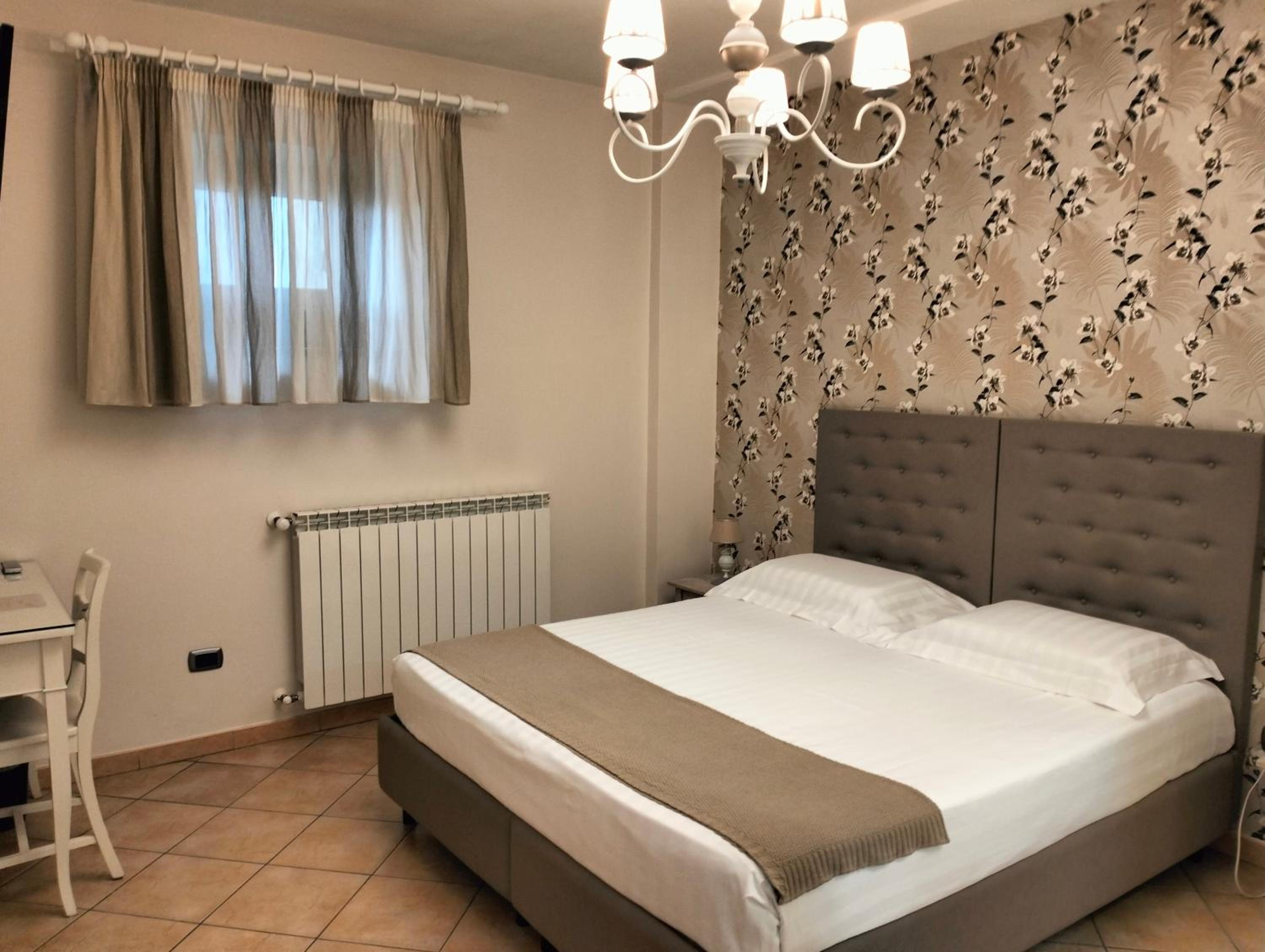 Double or Twin Room - Photo 8