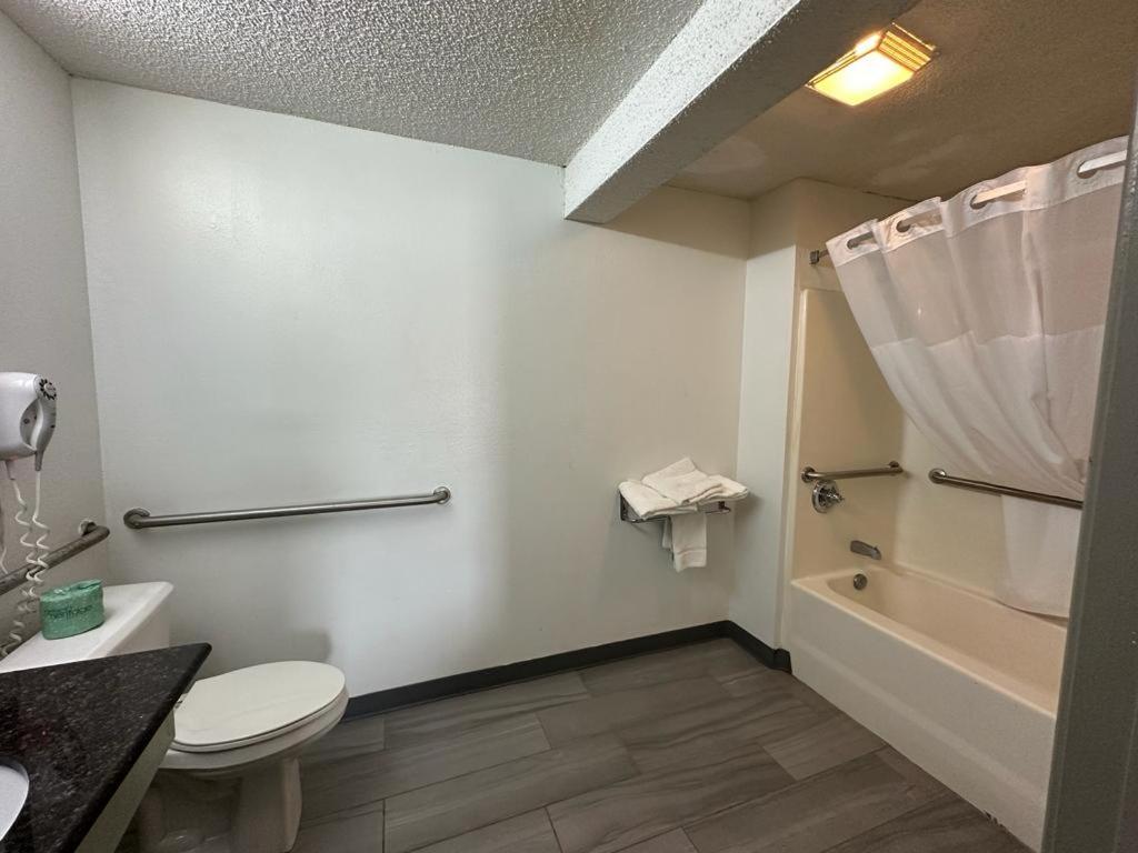 Quadruple Room with Two Queen Beds - Disability Access/Non Smoking photo 1