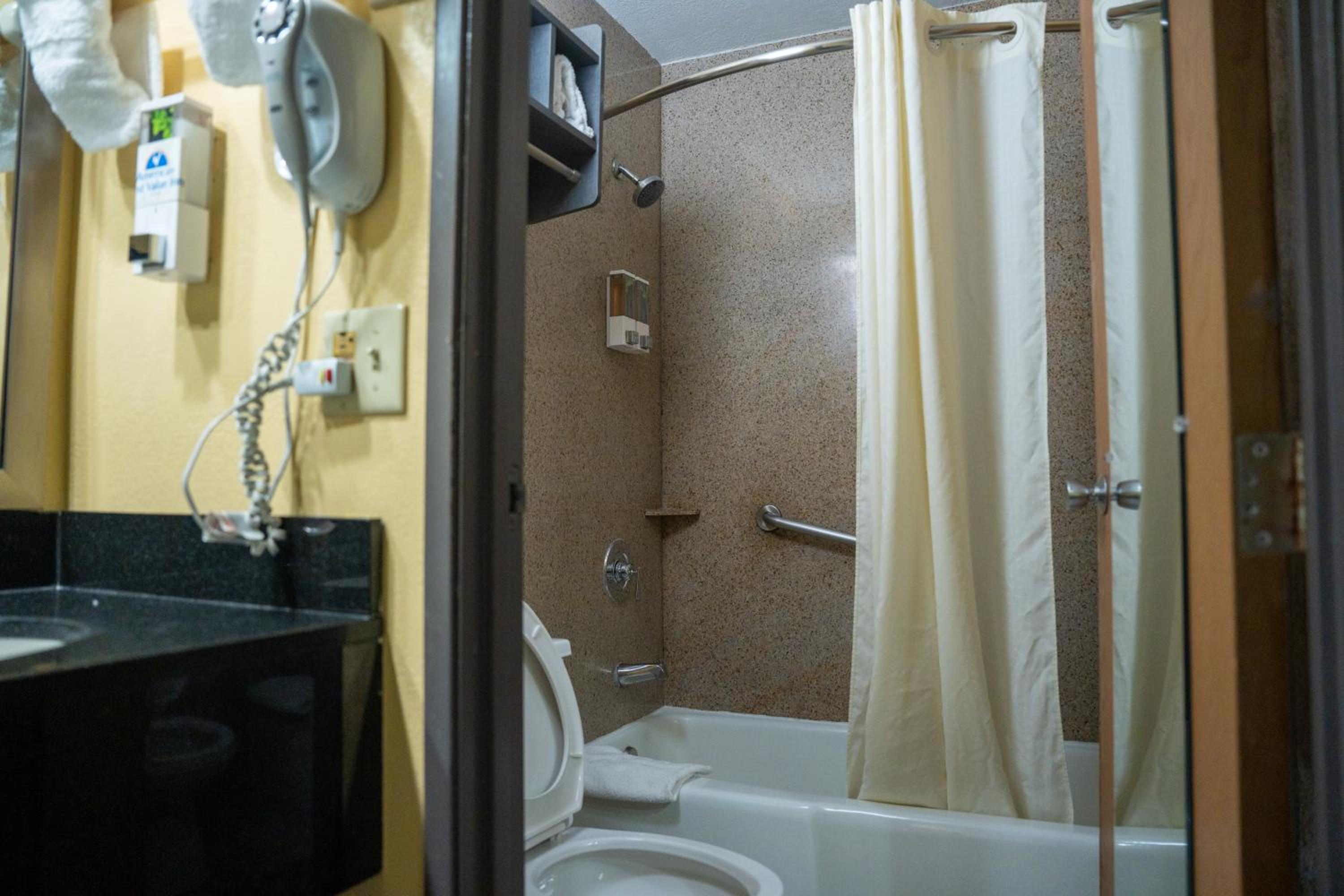 King Room - Non Smoking - Photo 3