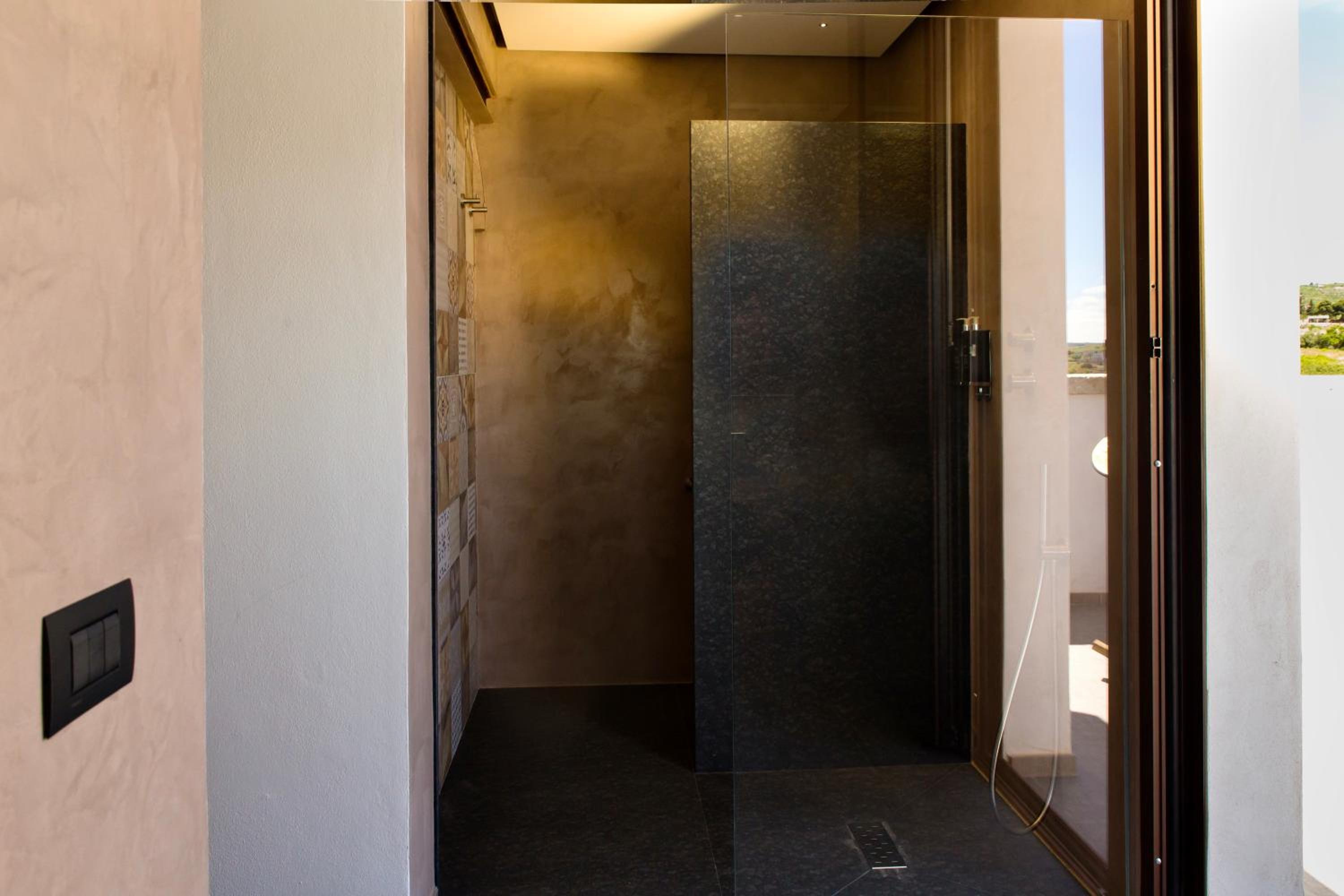 Suite with Terrace - Photo 18