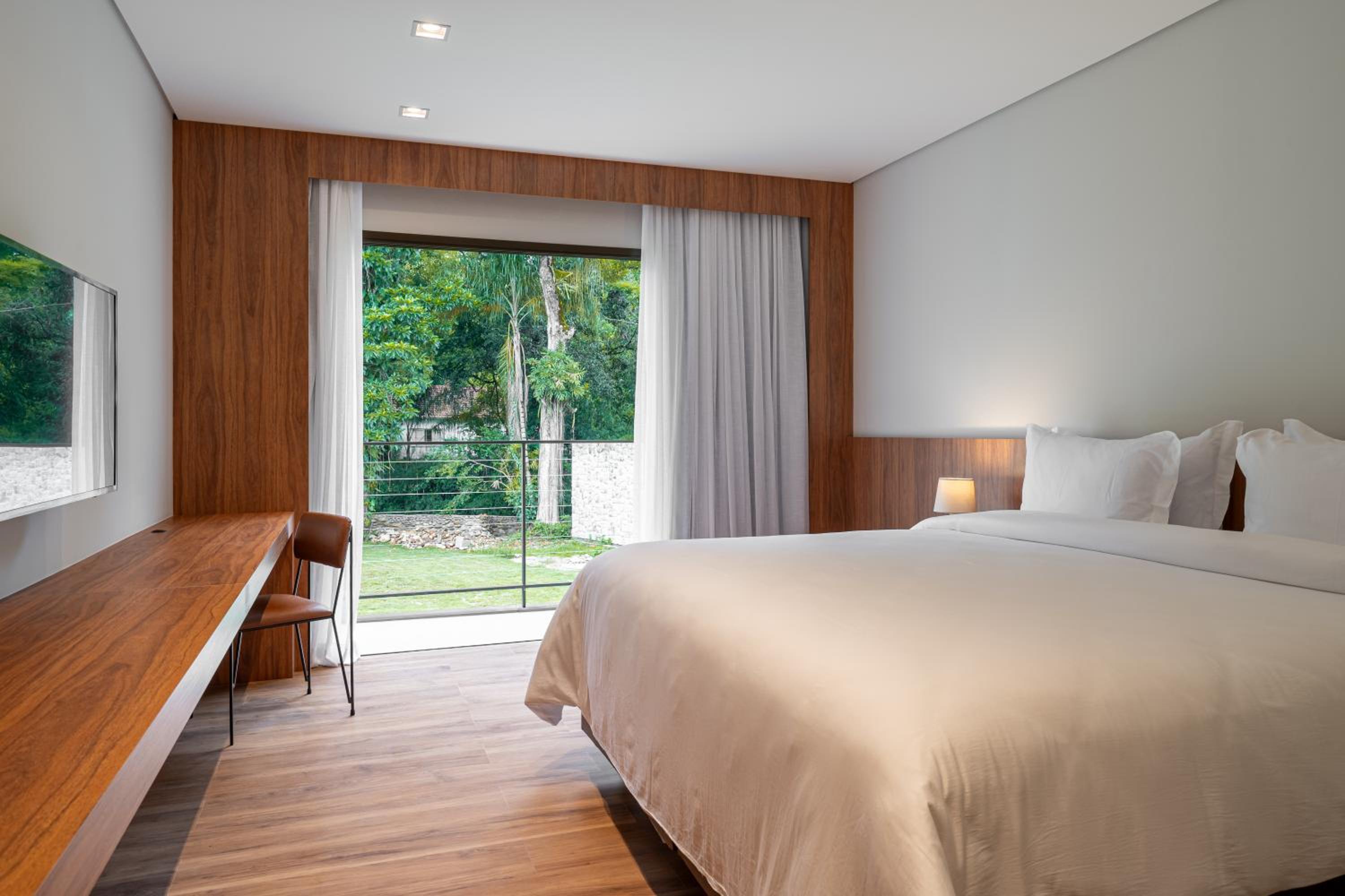 King Room with Balcony photo 2