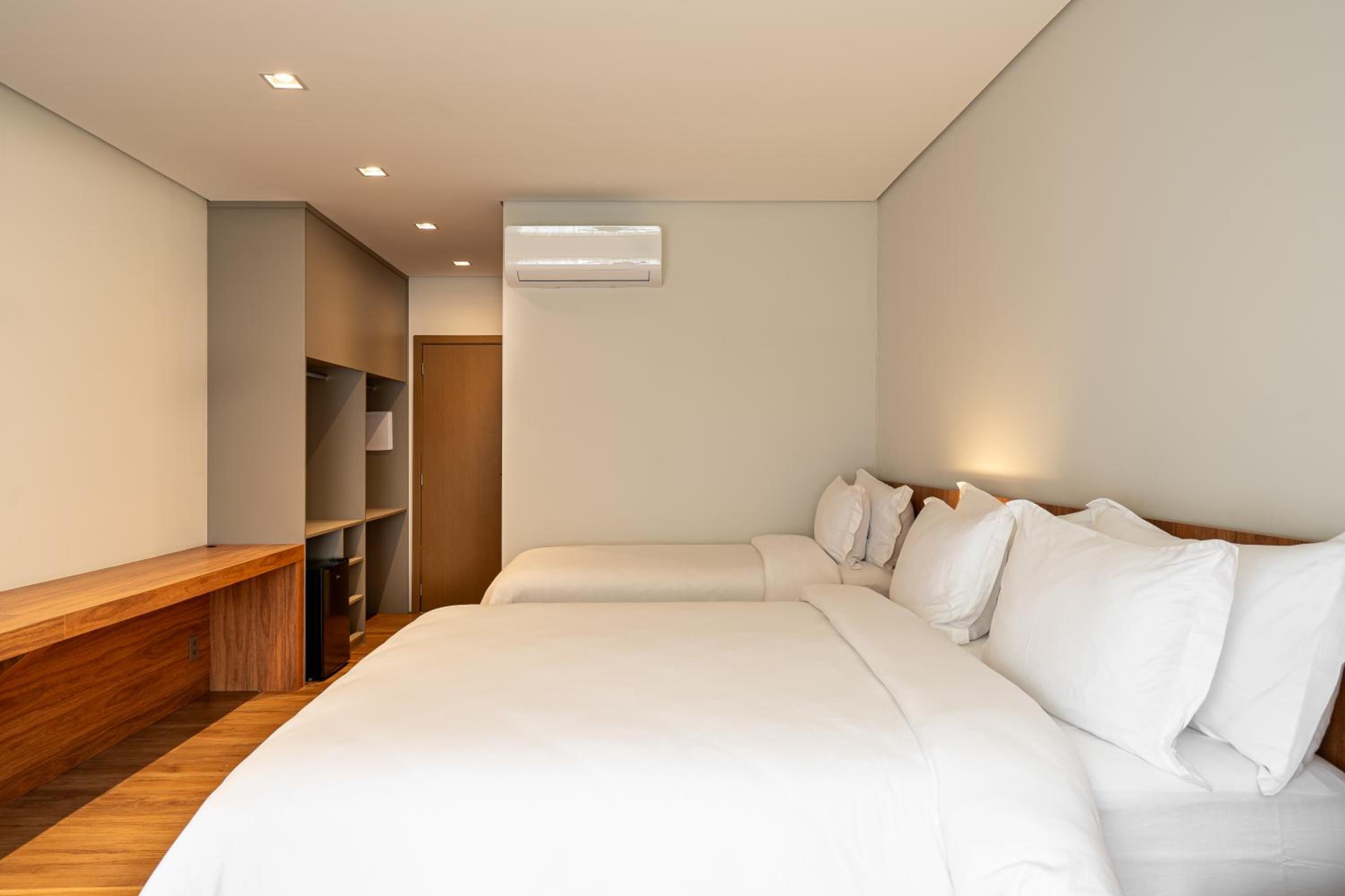 Superior Quadruple Room photo 2