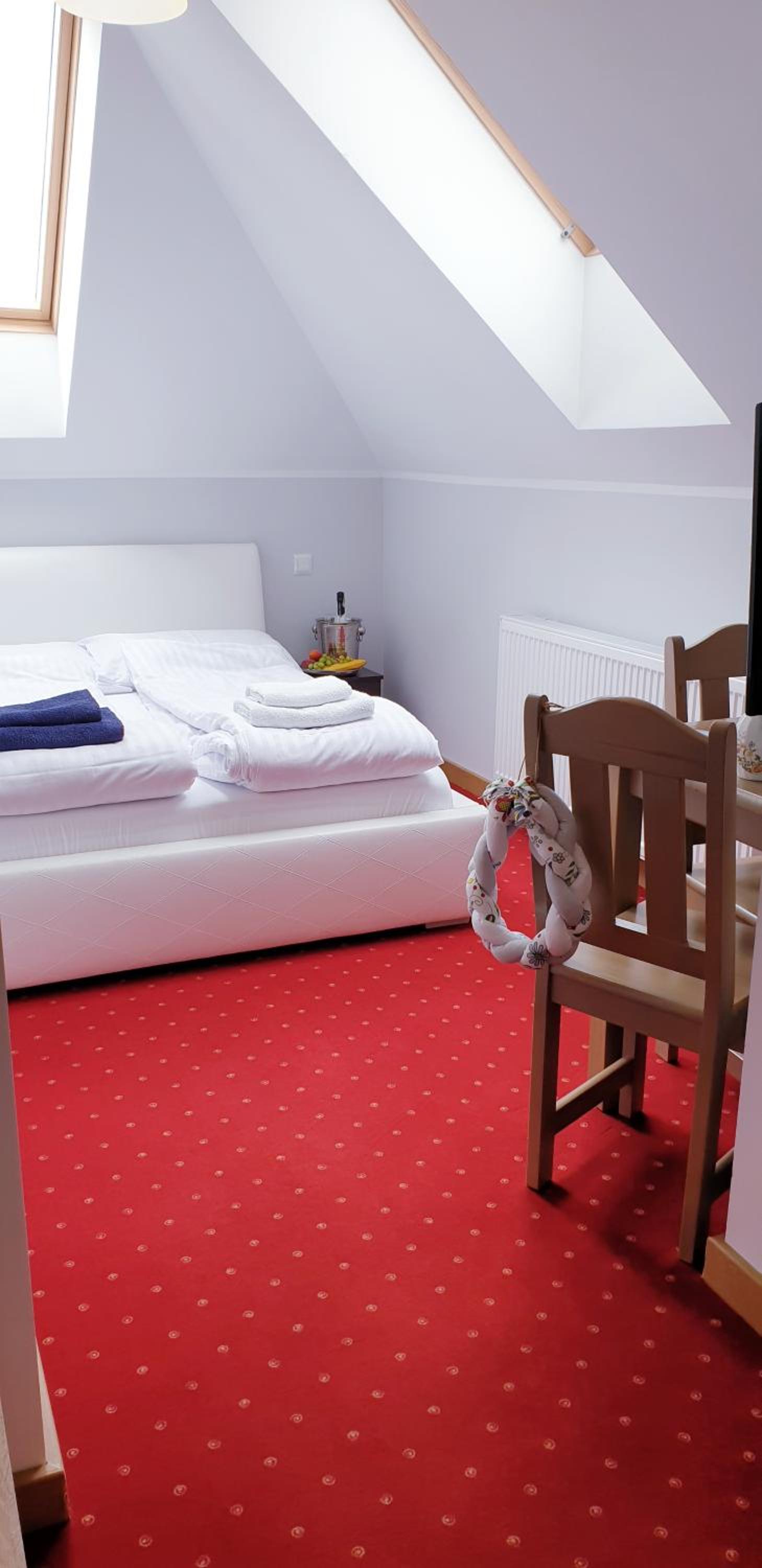 Large Double or Twin Room - Photo 3