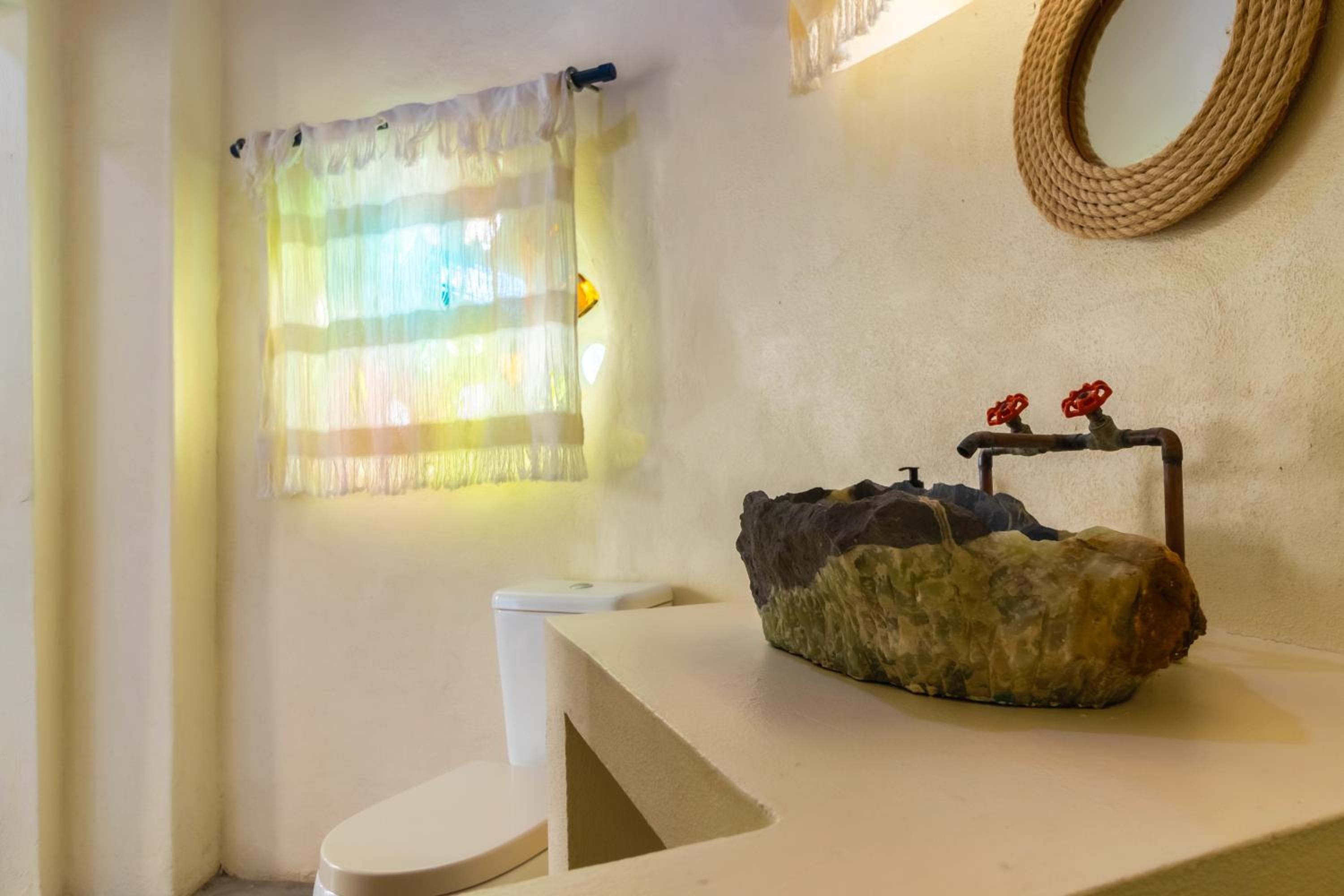 King Room with Sea View - Photo 8