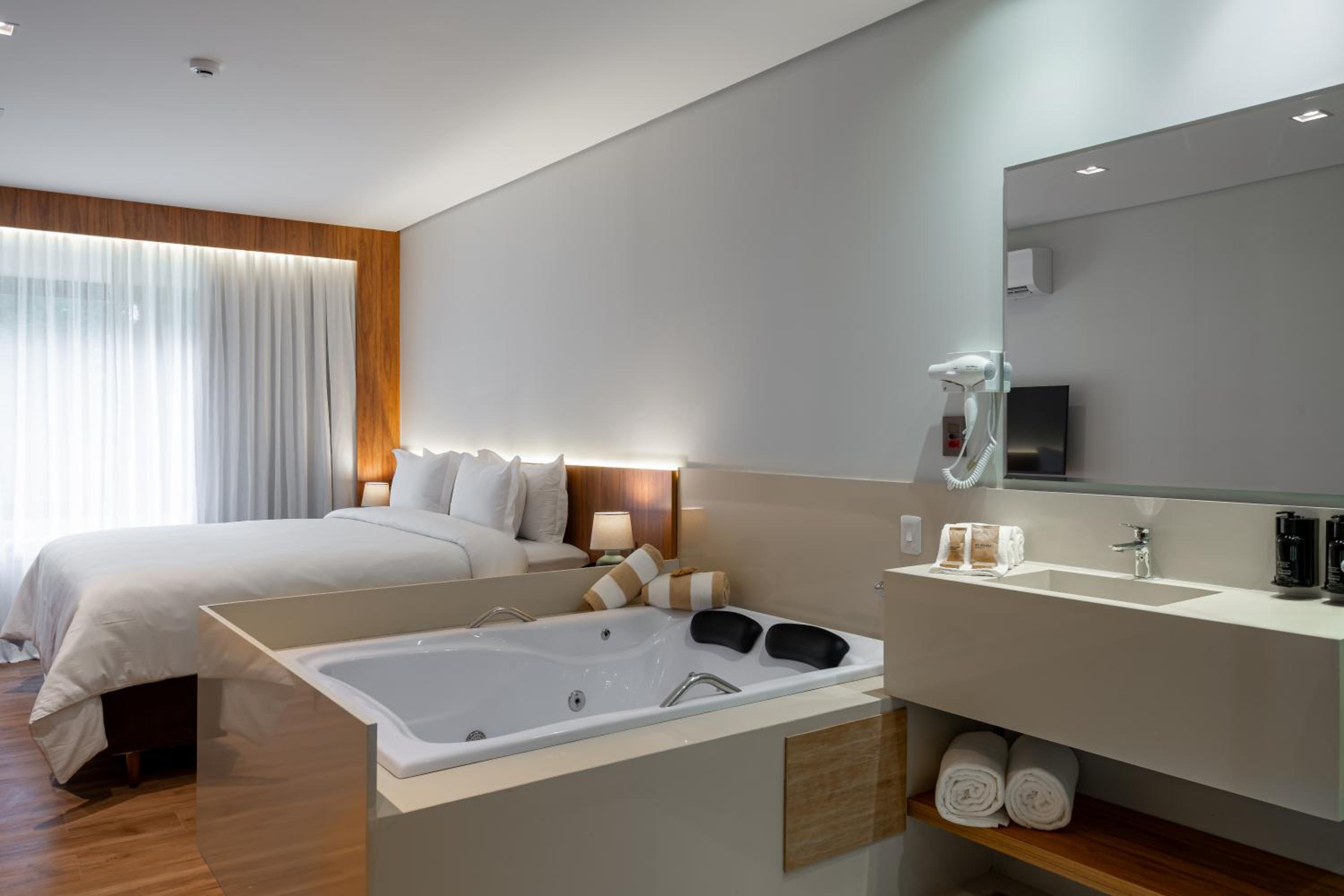 King Room with Spa Bath