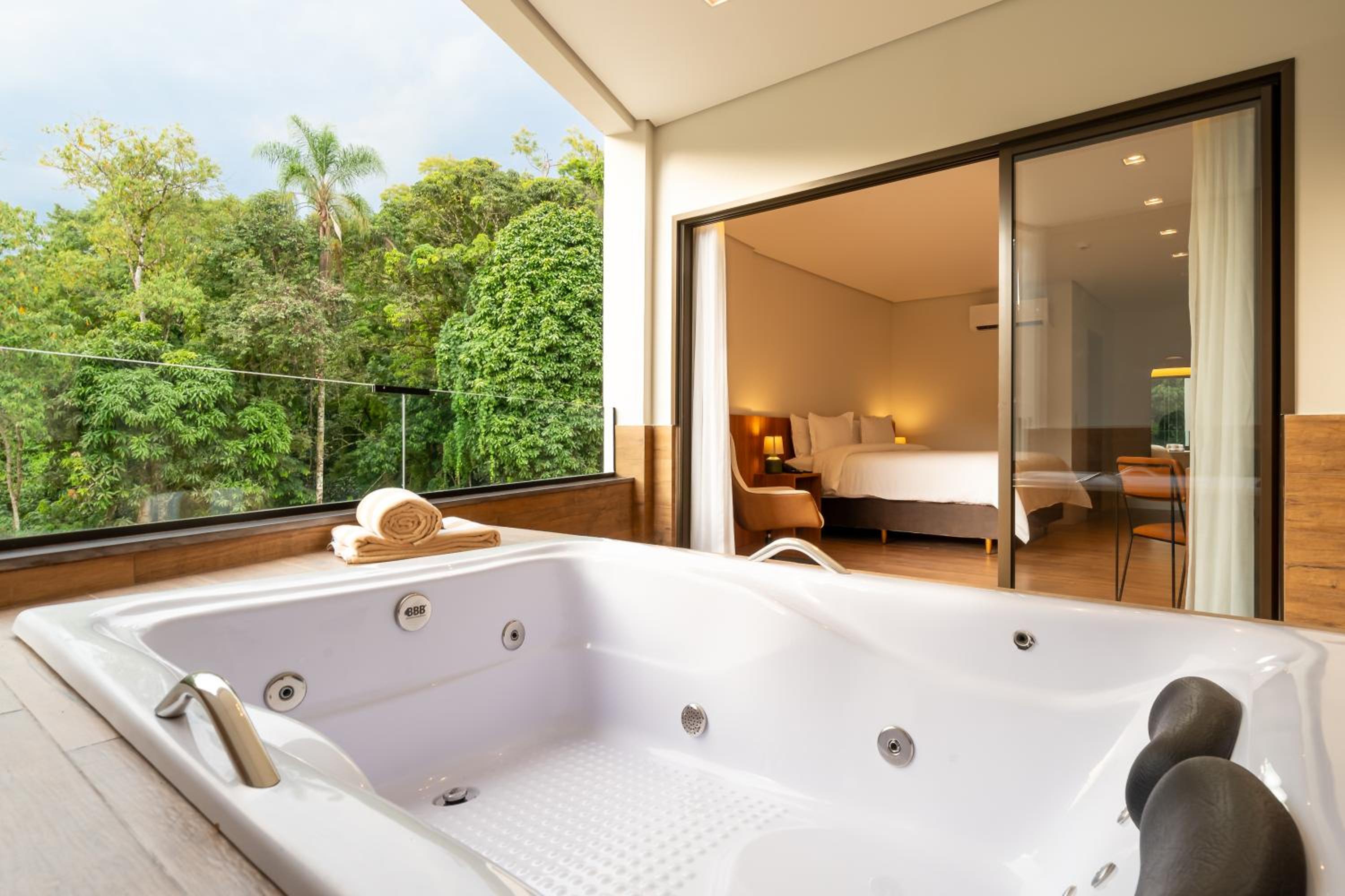 Deluxe Suite with Spa Bath