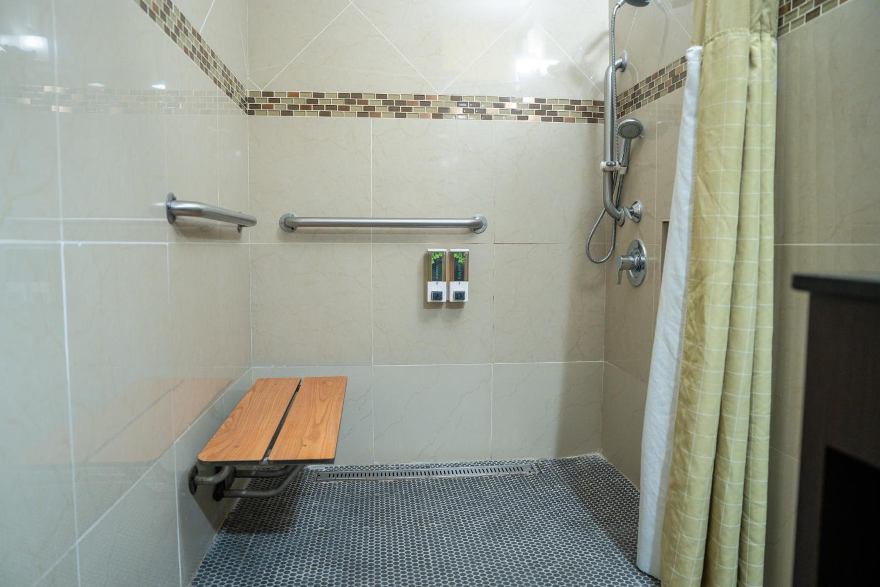 1 King Bed with Sofa bed, Accessible, Non Smoking - Photo 4