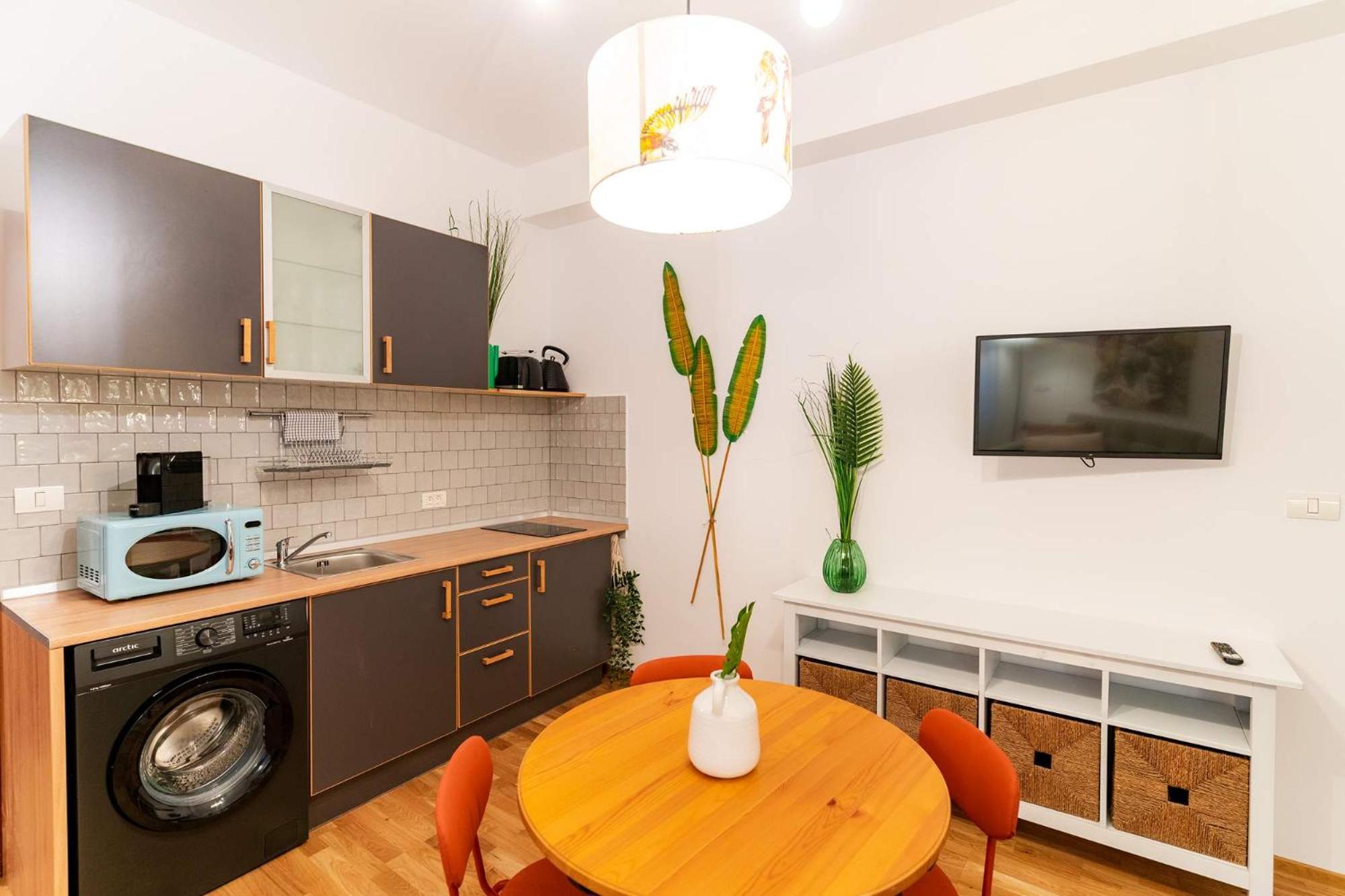 Studio Apartment - Photo 18