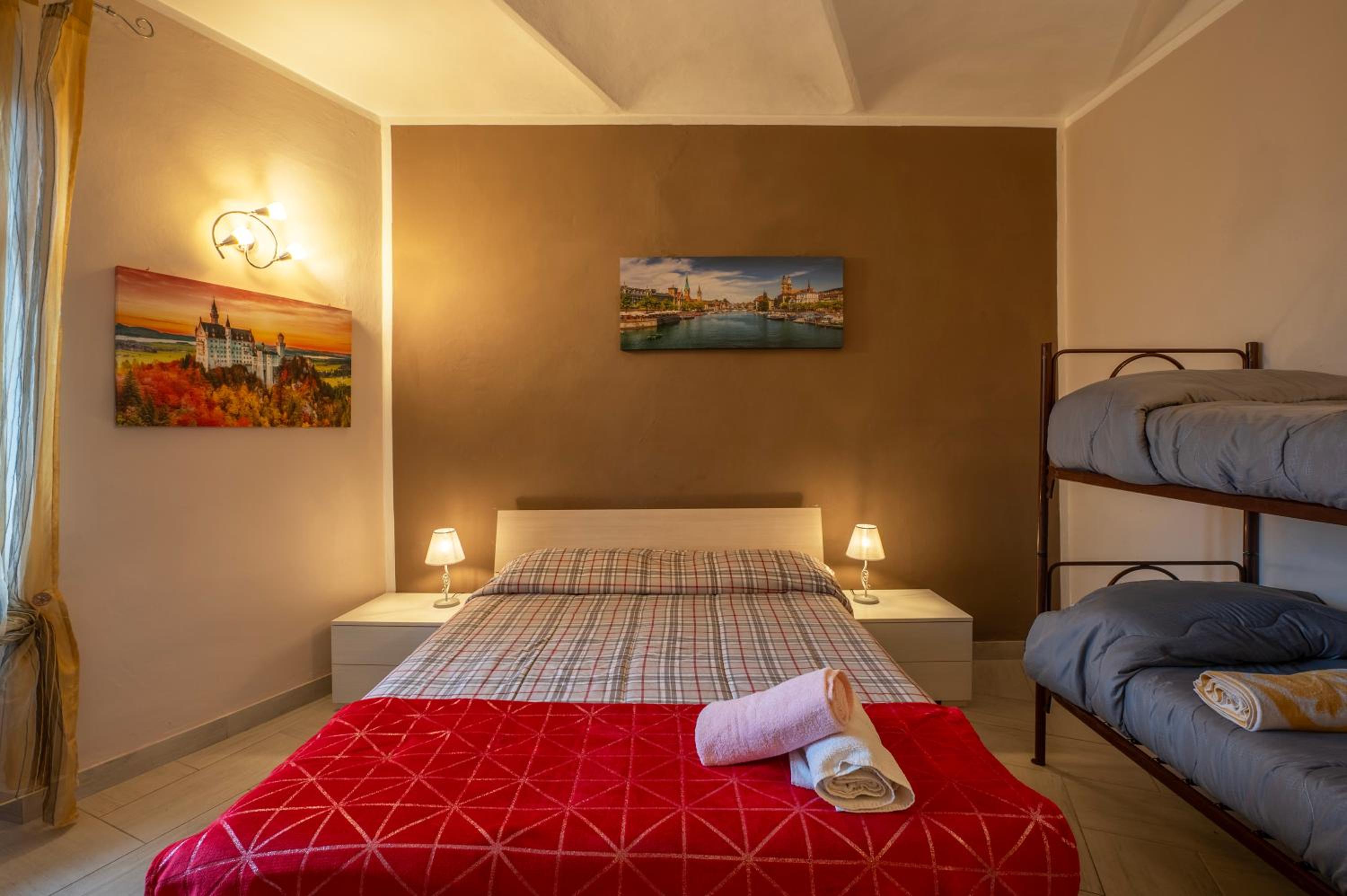 Large Double Room photo 1