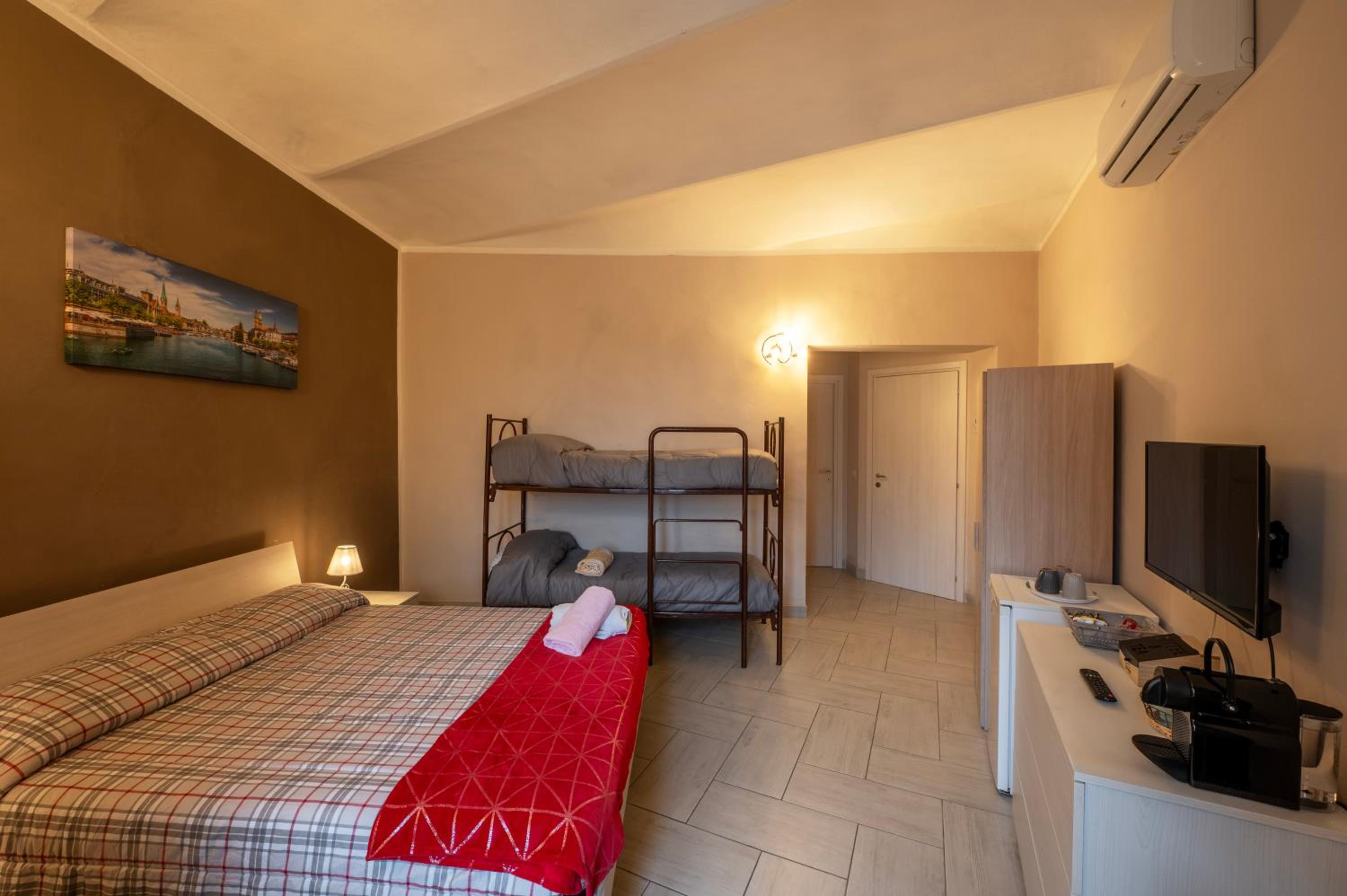 Large Double Room photo 2