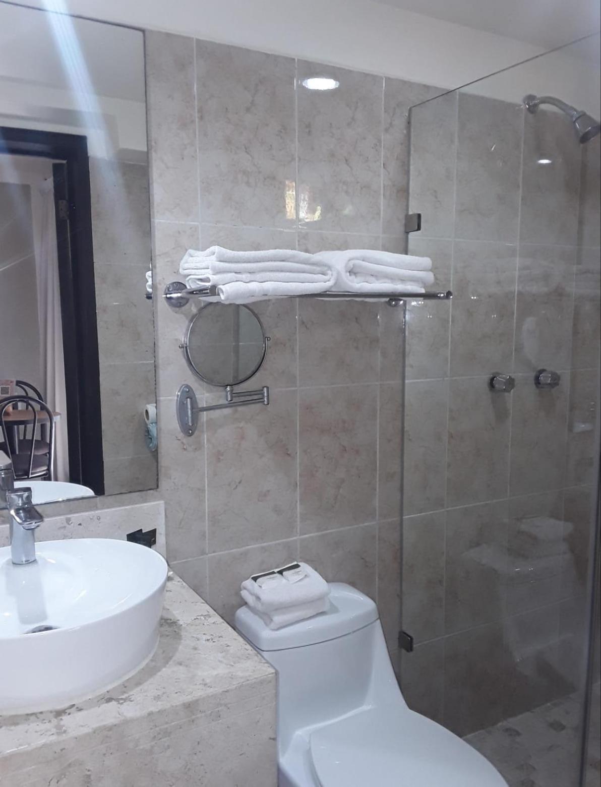 Double Room with Two Double Beds with Balcony - Photo 8