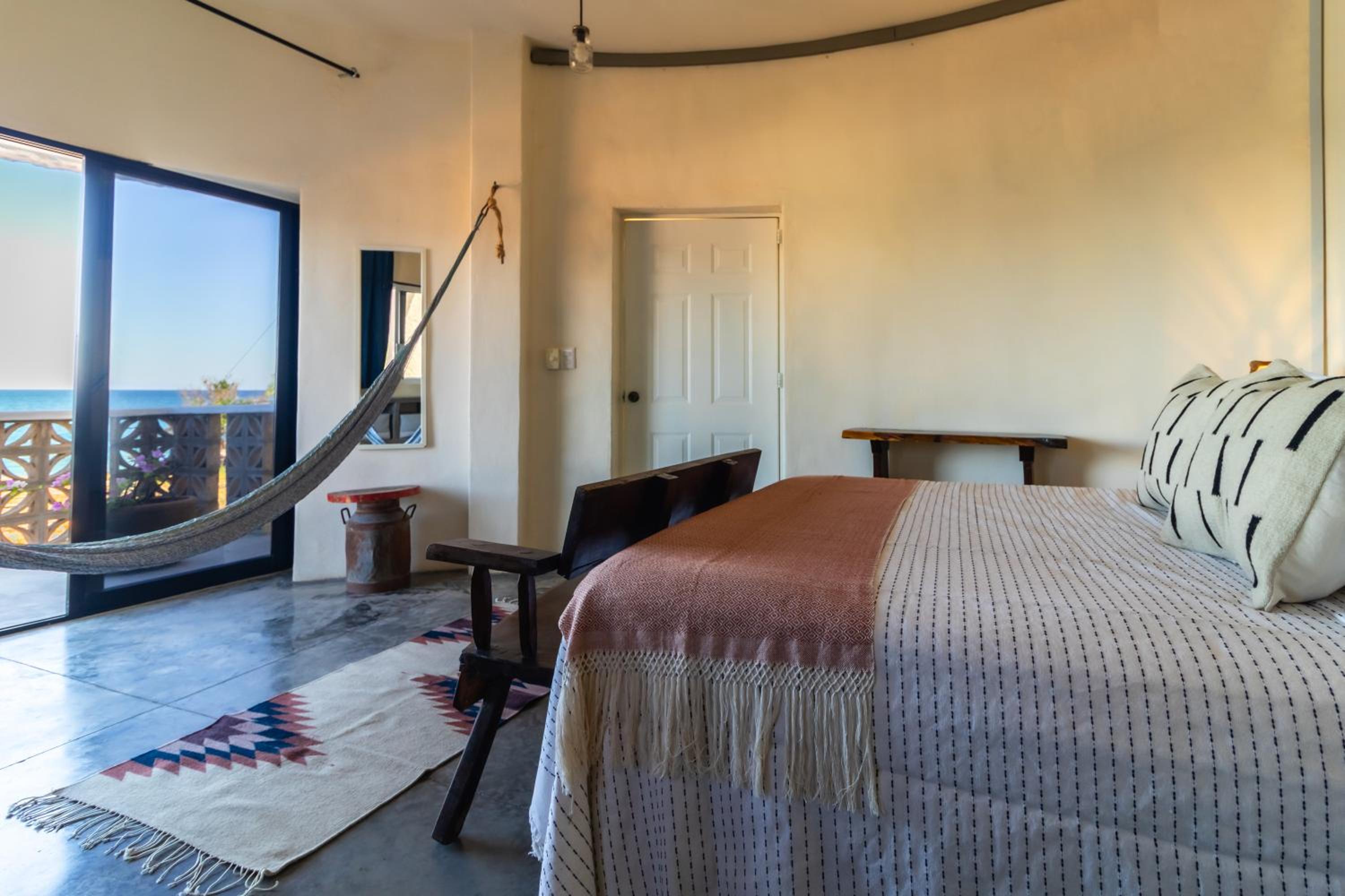 Deluxe Double Room with Balcony and Sea View - Photo 16