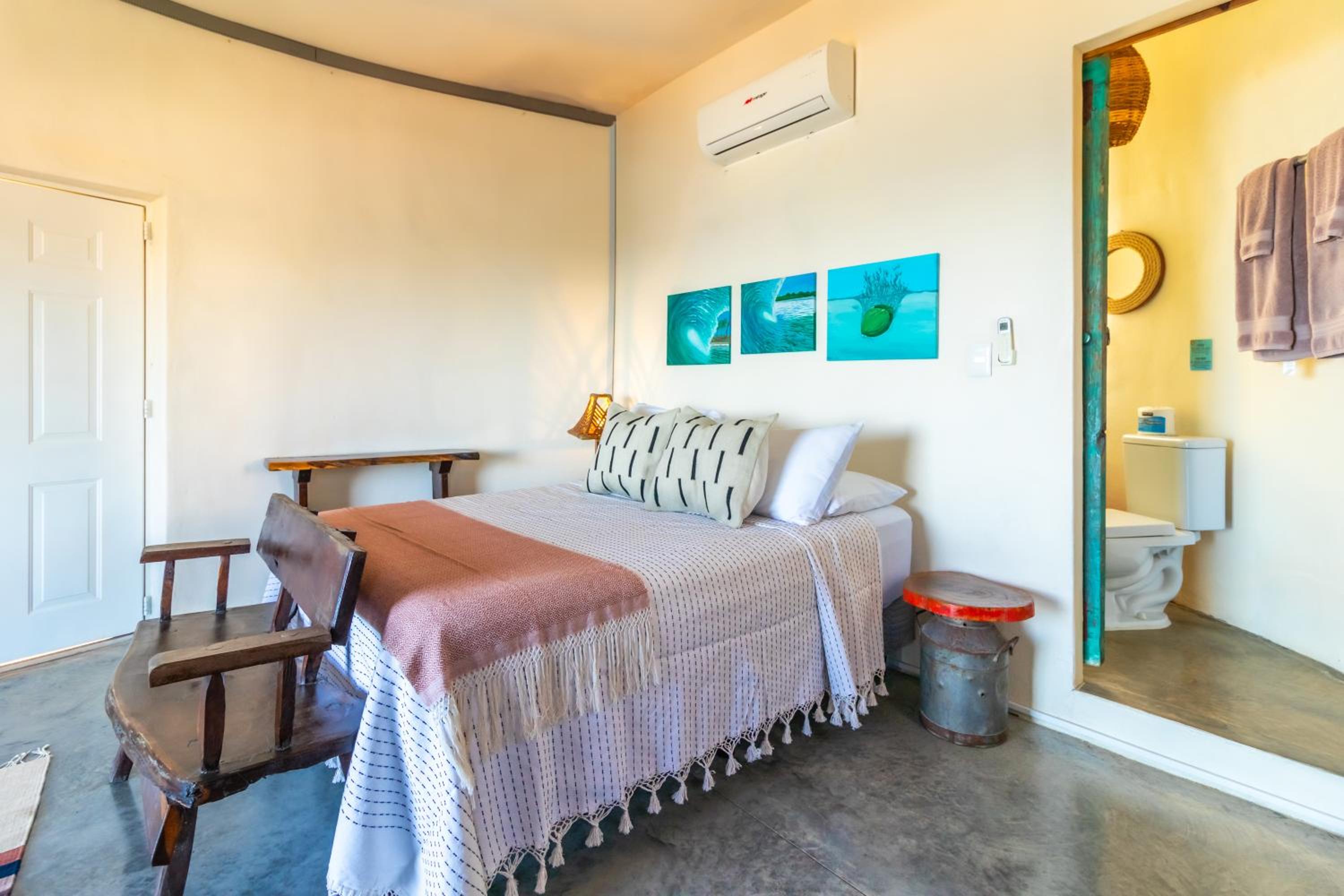 Deluxe Double Room with Balcony and Sea View - Photo 11