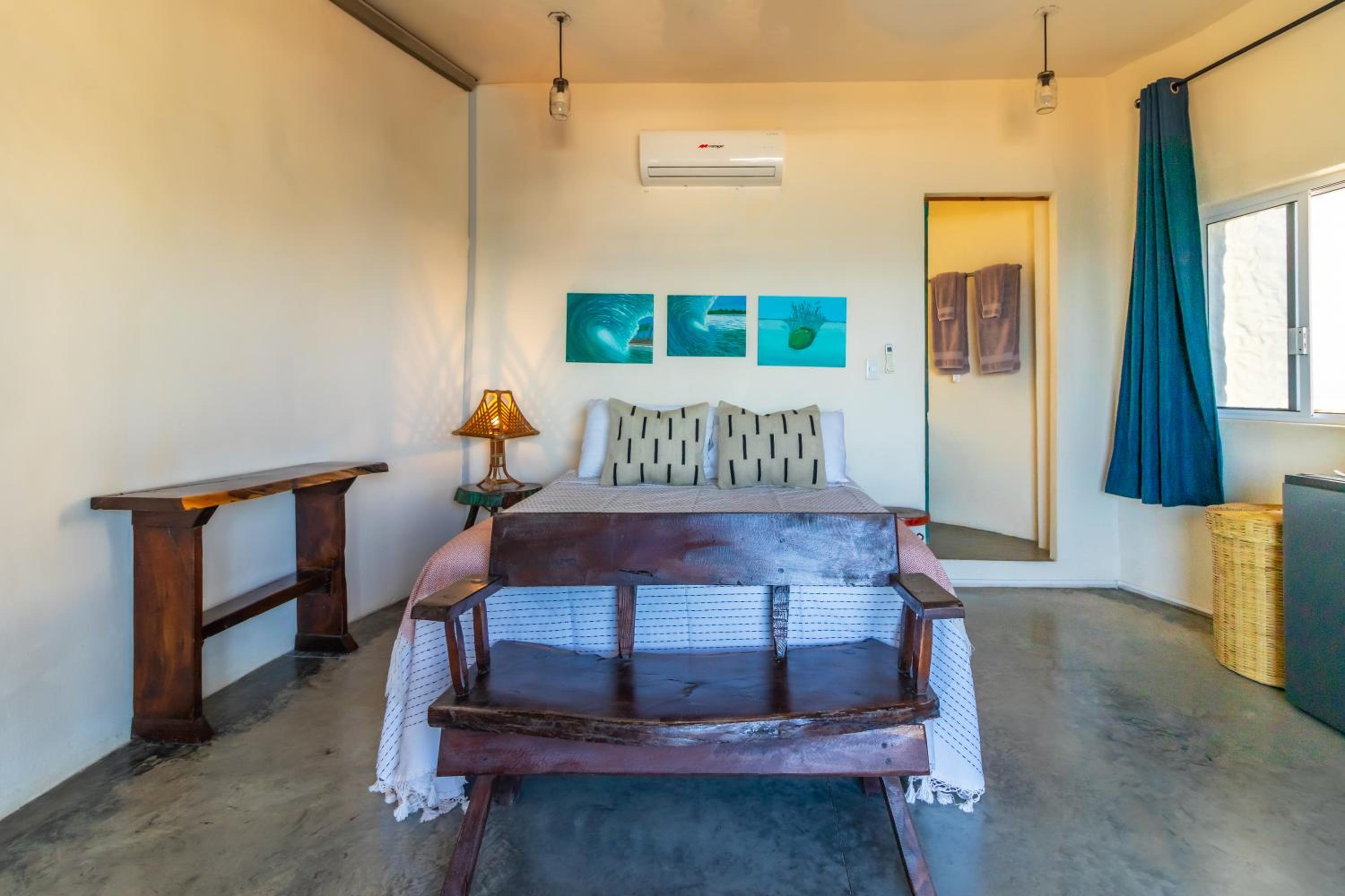Deluxe Double Room with Balcony and Sea View - Photo 17