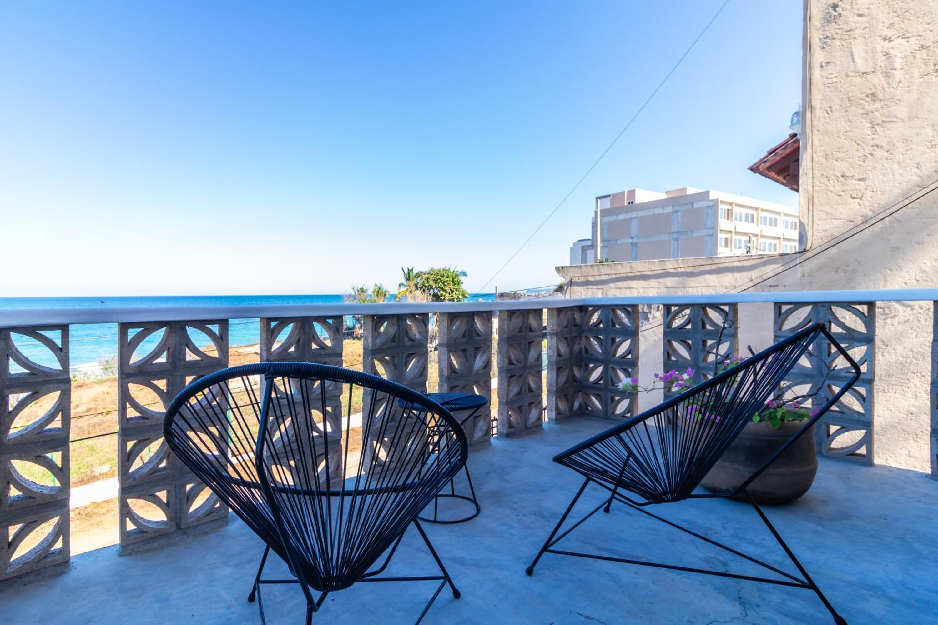 Deluxe Double Room with Balcony and Sea View - Photo 4