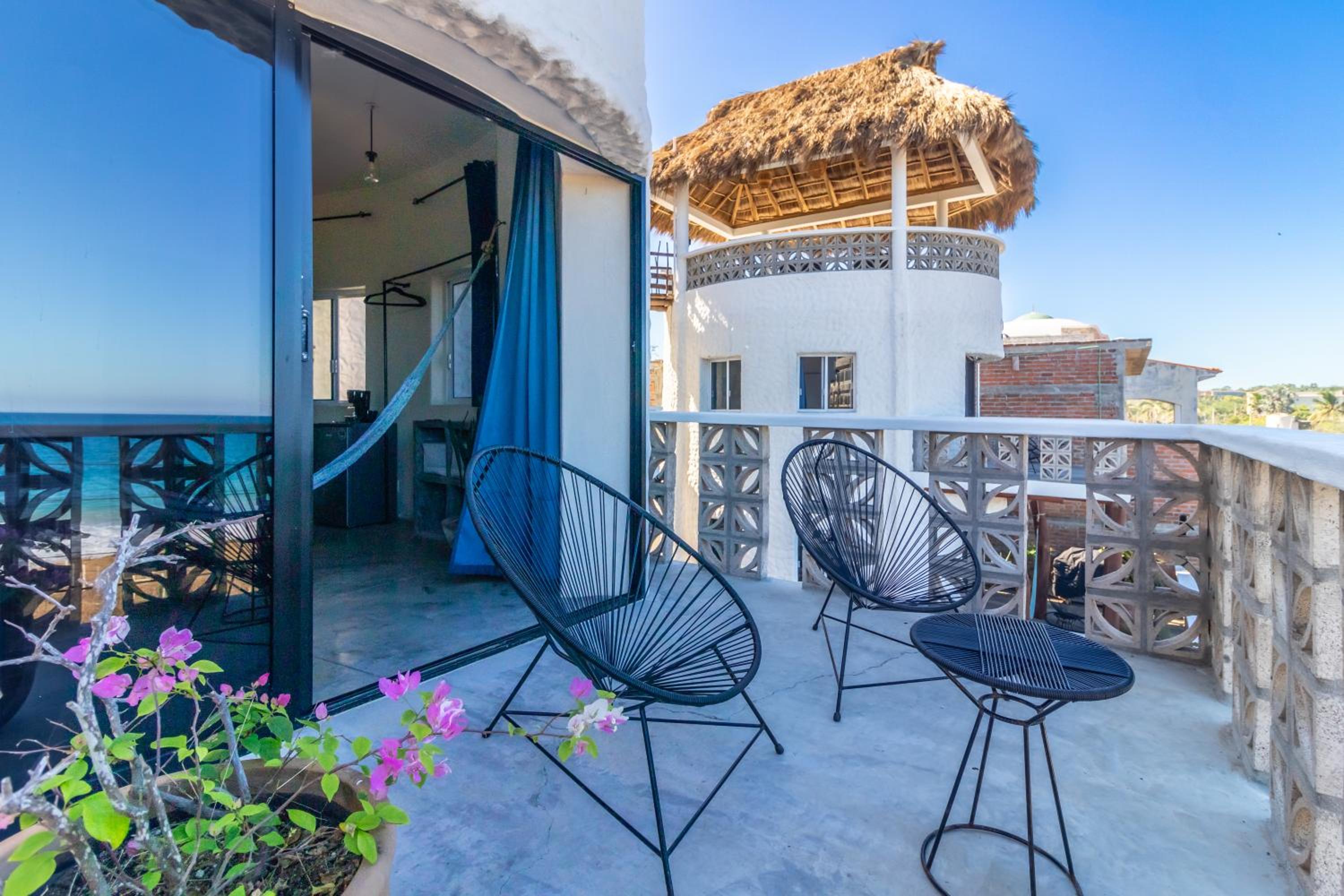 Deluxe Double Room with Balcony and Sea View - Photo 18