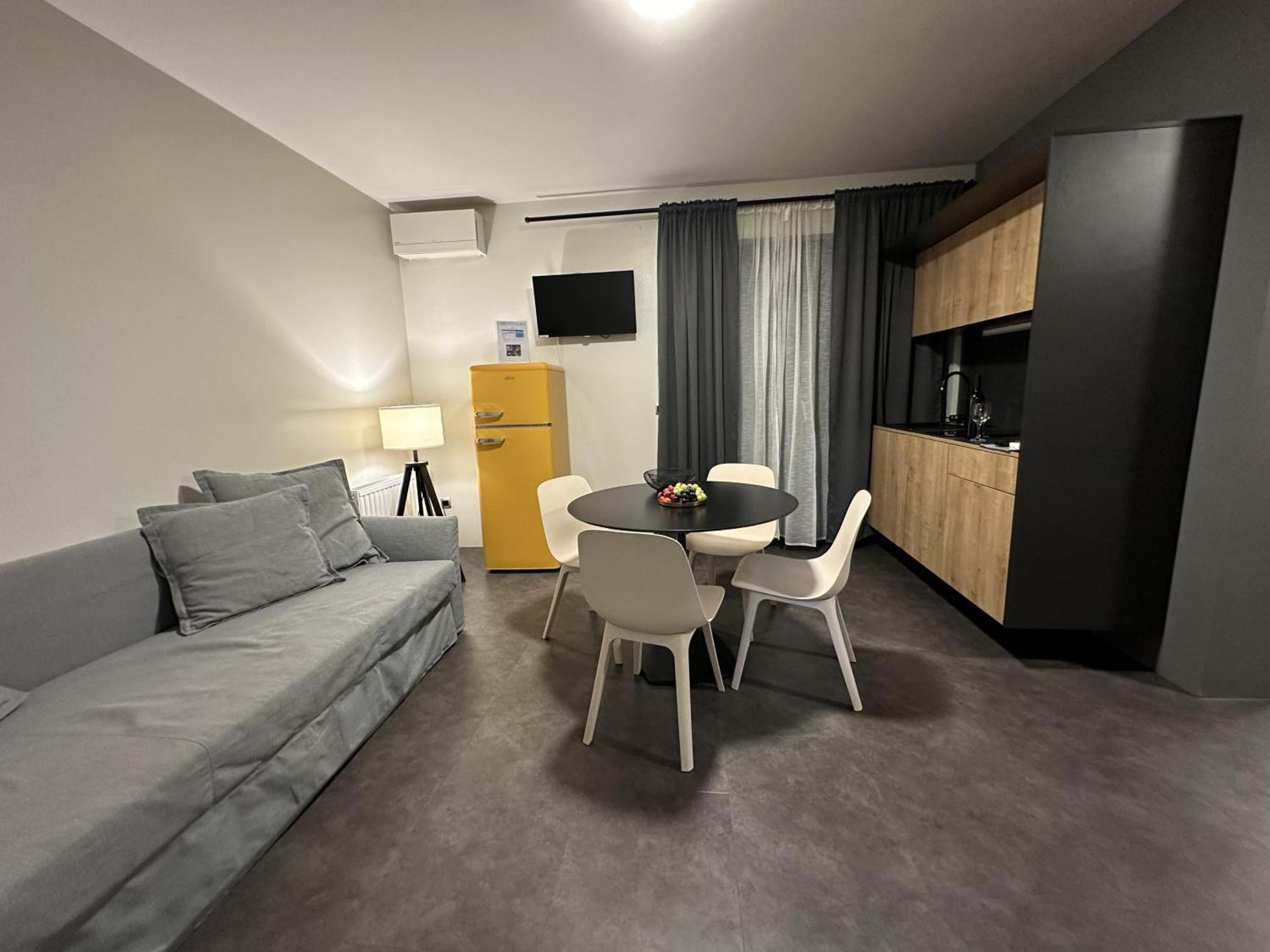 One-Bedroom Apartment with Balcony photo 2