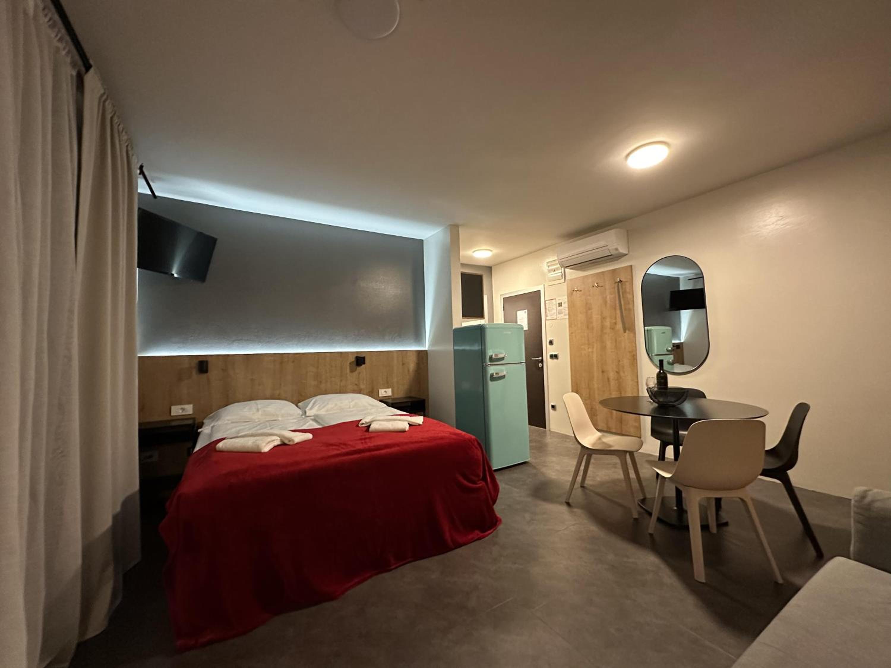 Studio Apartment photo 2