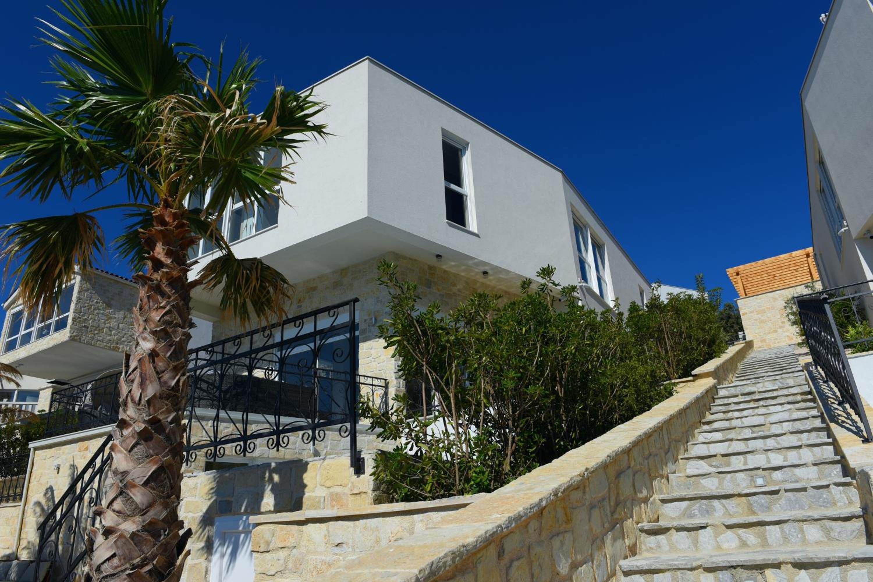 Three-Bedroom Villa photo 3