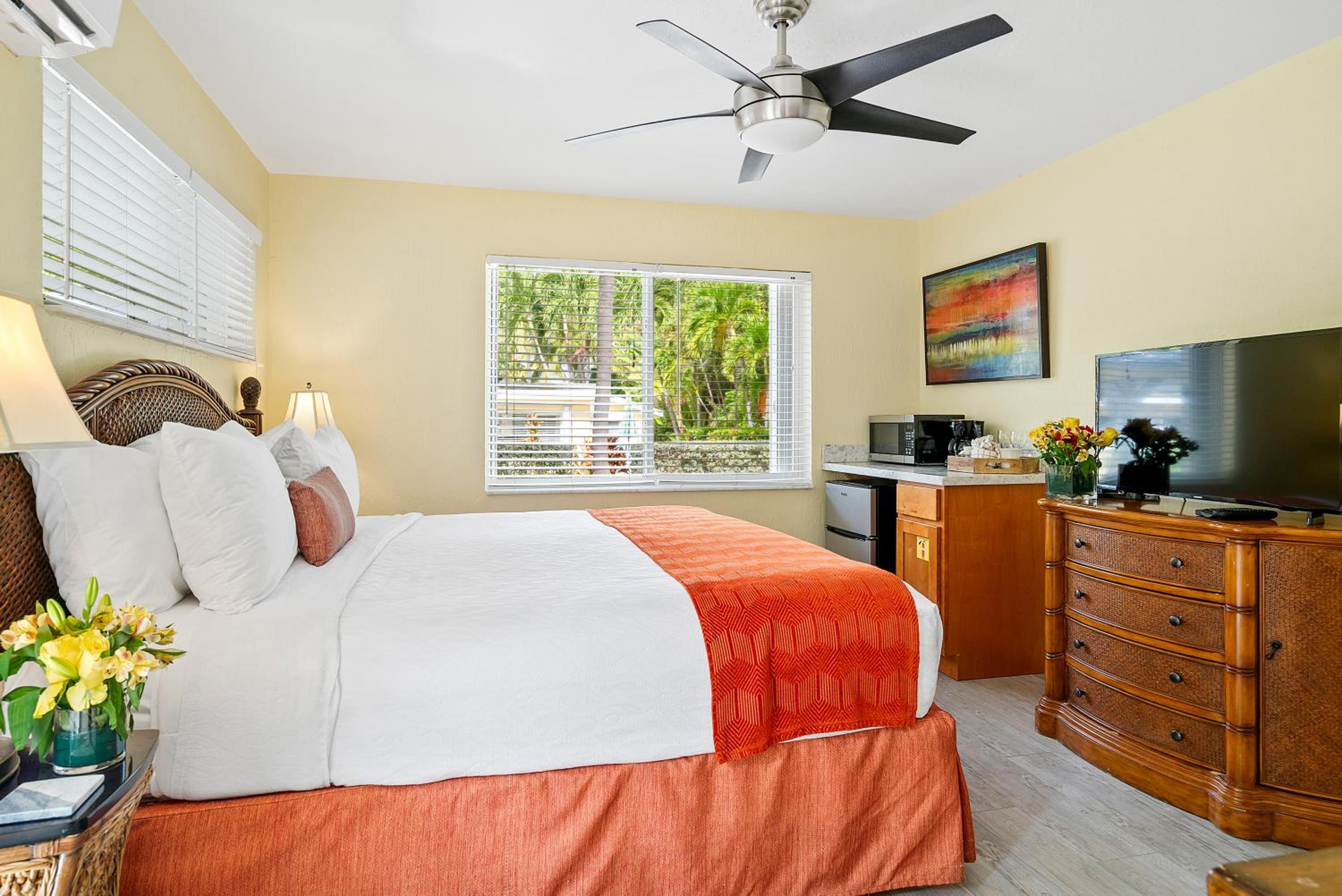Standard King Room photo 2
