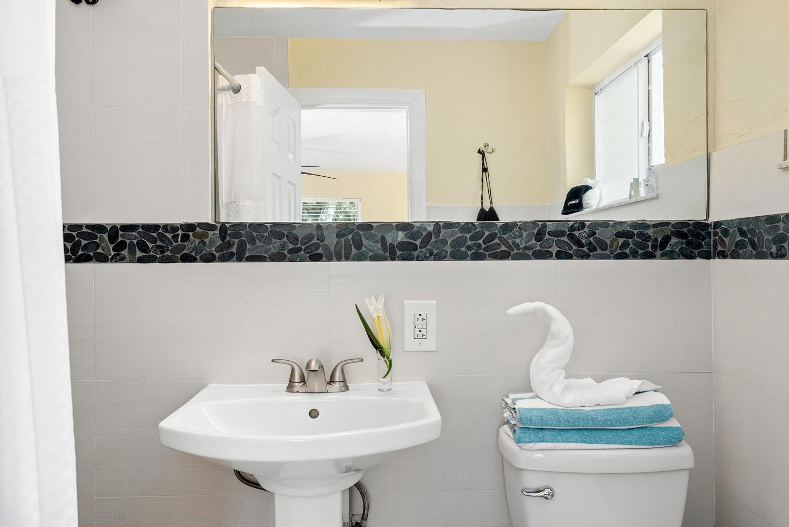 Standard King Room photo 3