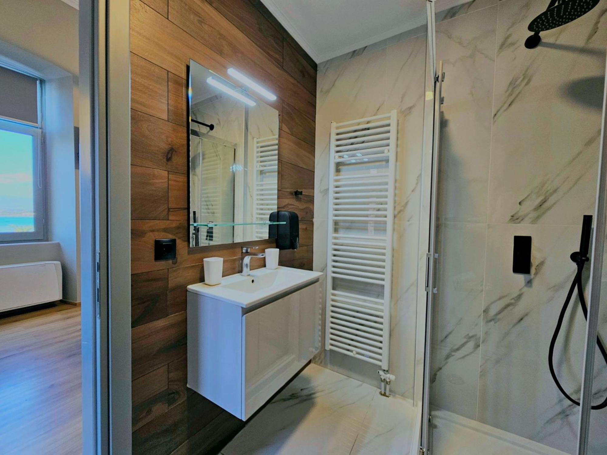 Junior Suite with Sea View - Photo 4