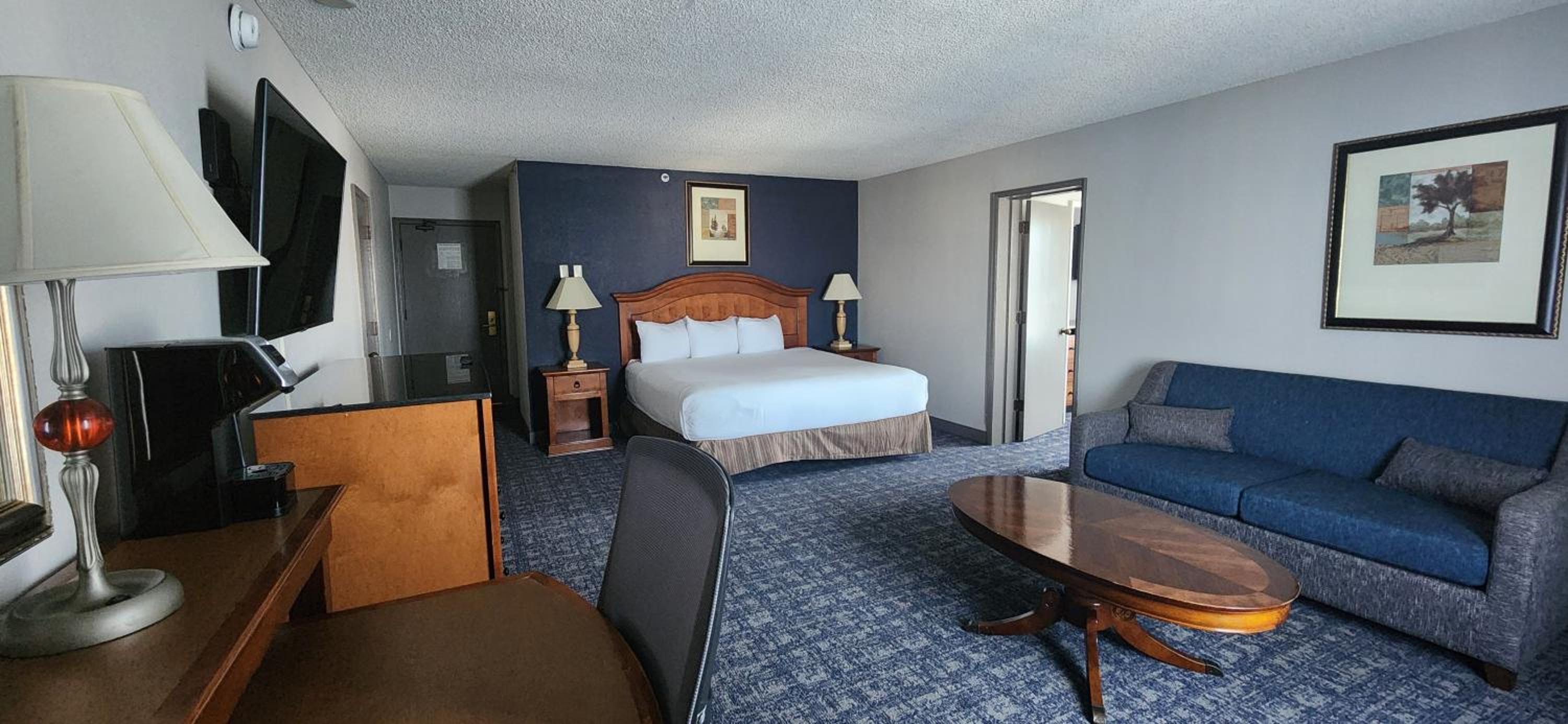 Two Room Suite - Photo 3