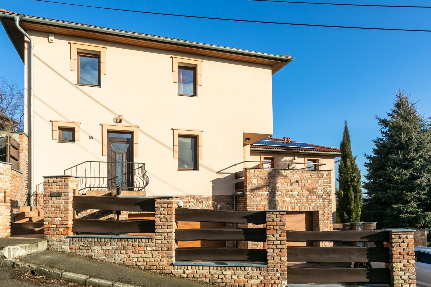 Villa photo 1