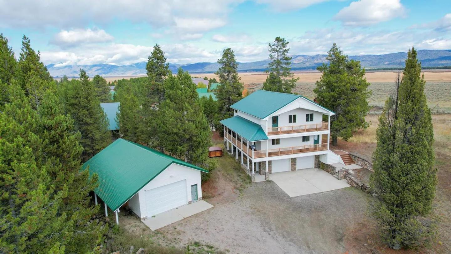 Four-Bedroom House photo 2
