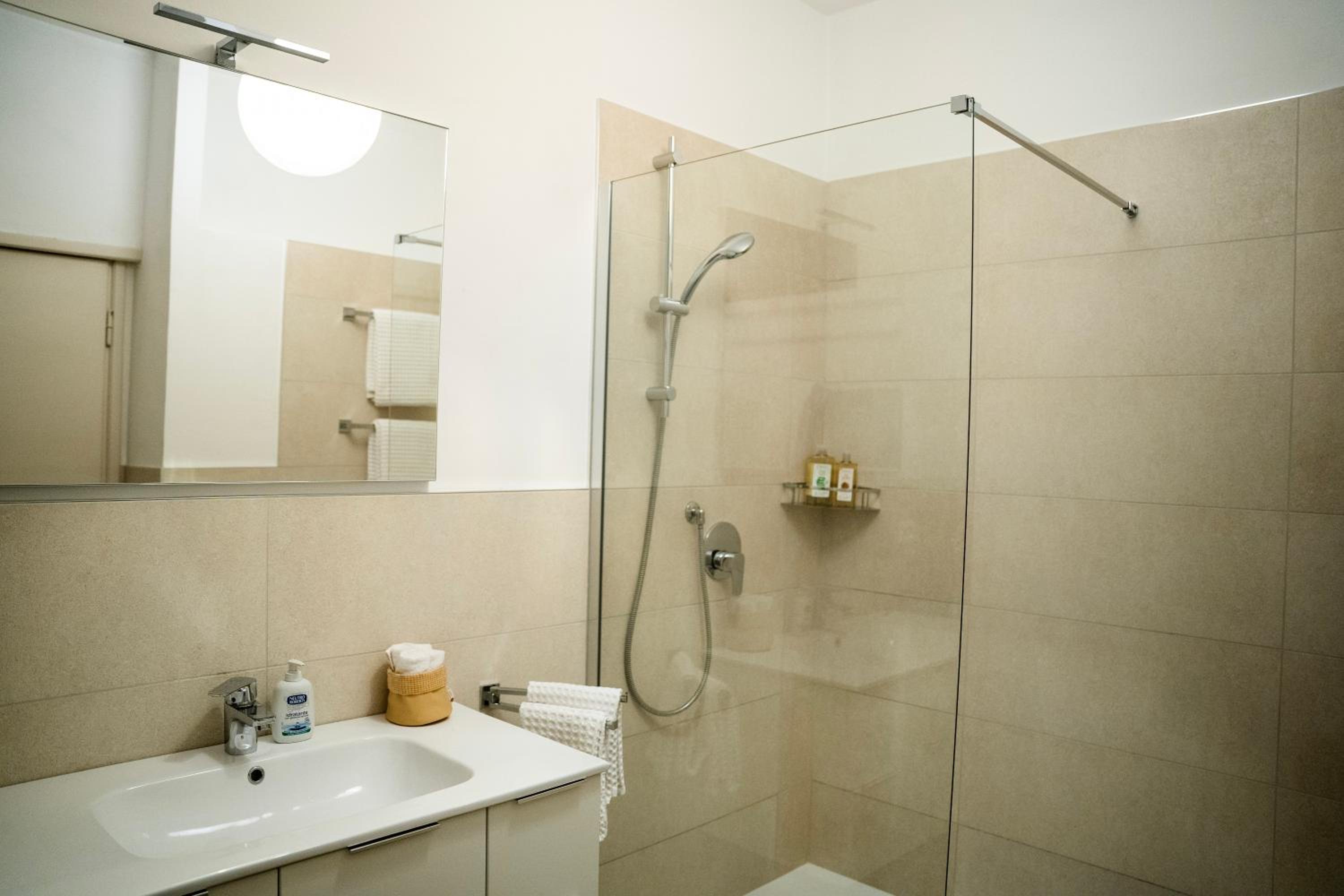 Deluxe Apartment photo 2