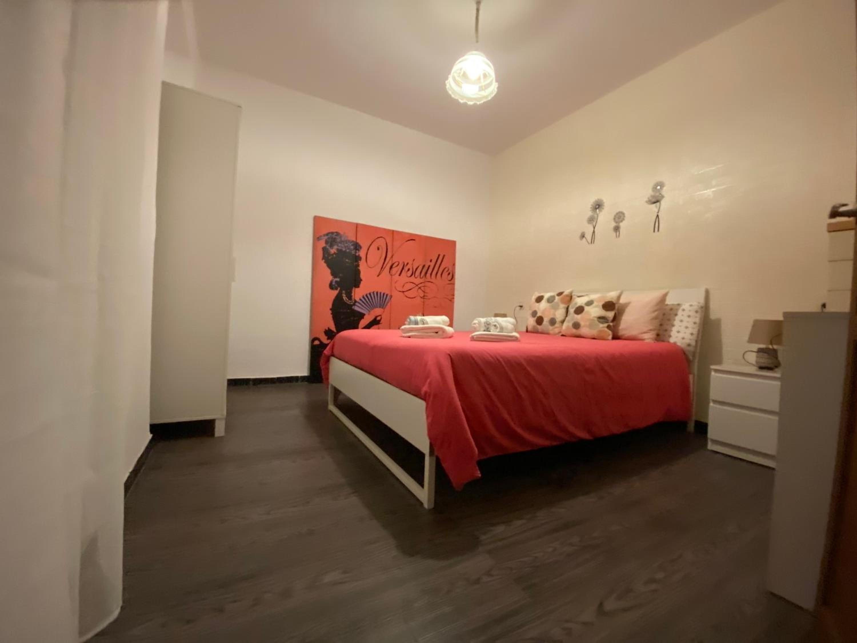 One-Bedroom Apartment - Photo 1