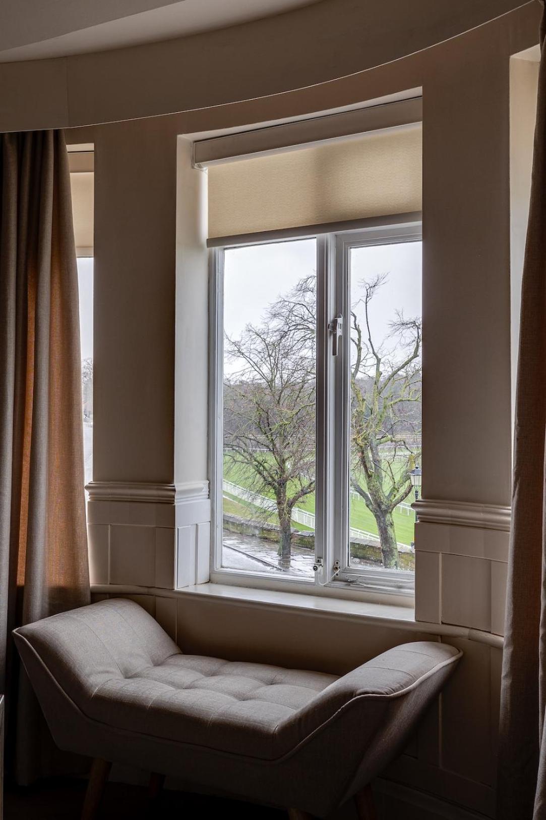 Penthouse with racecourse view photo 3