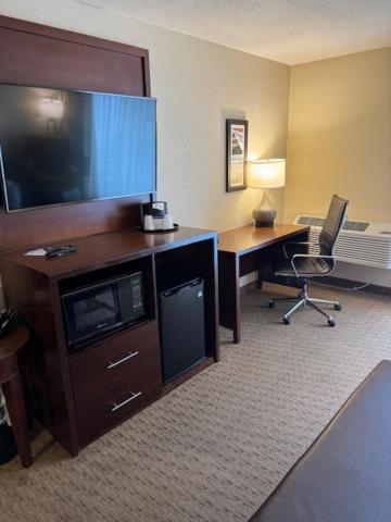 Standard King Room - Non-Smoking  - Photo 4