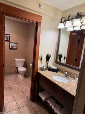 Standard King Room - Non-Smoking  - Photo 6