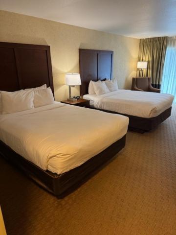  Standard Queen Room with Two Queen Beds - Non-Smoking - Photo 3