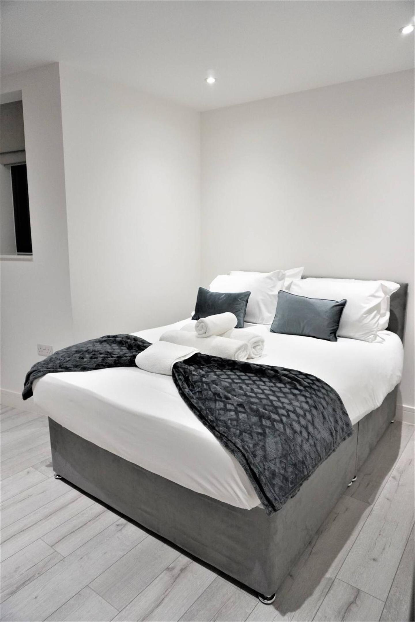One-Bedroom Apartment photo 2