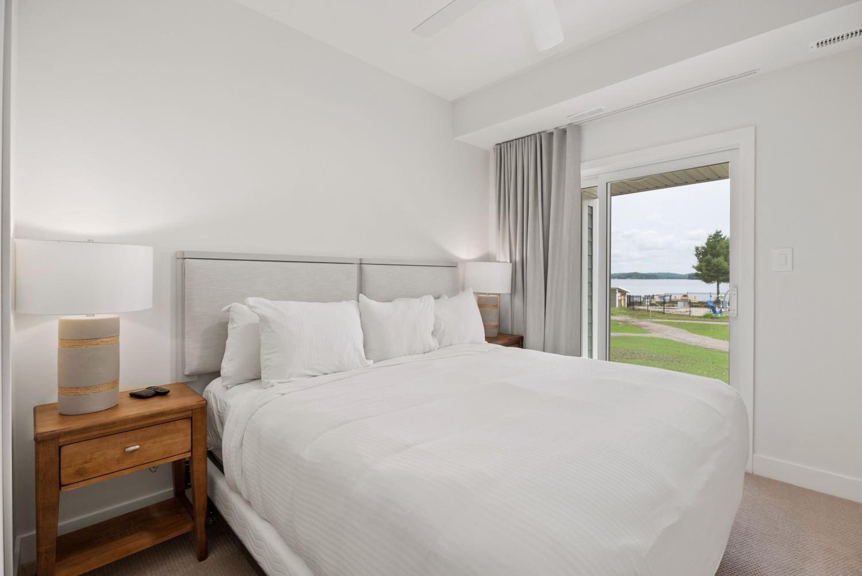 Suite with Lake View photo 1