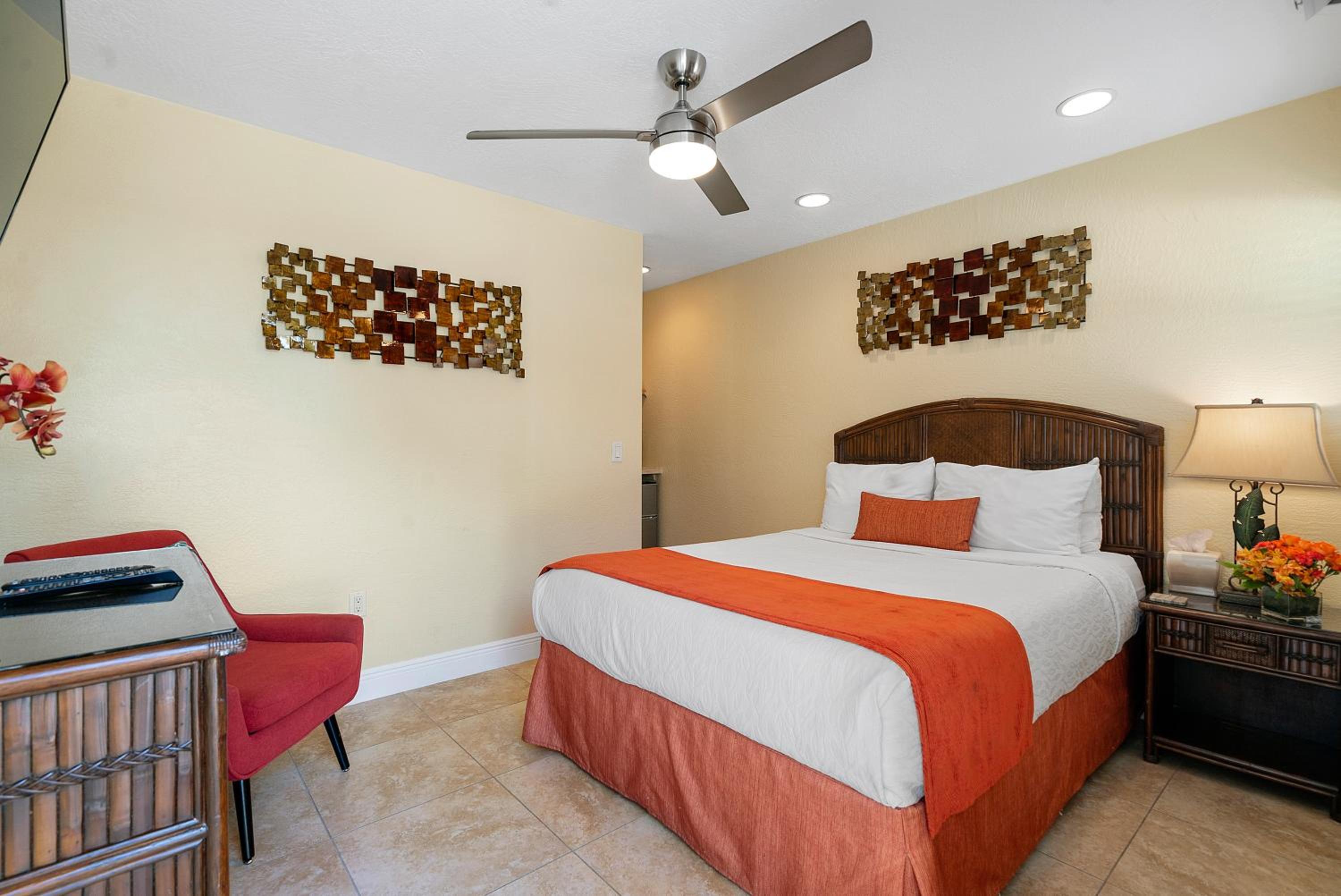 Small Queen Room photo 1