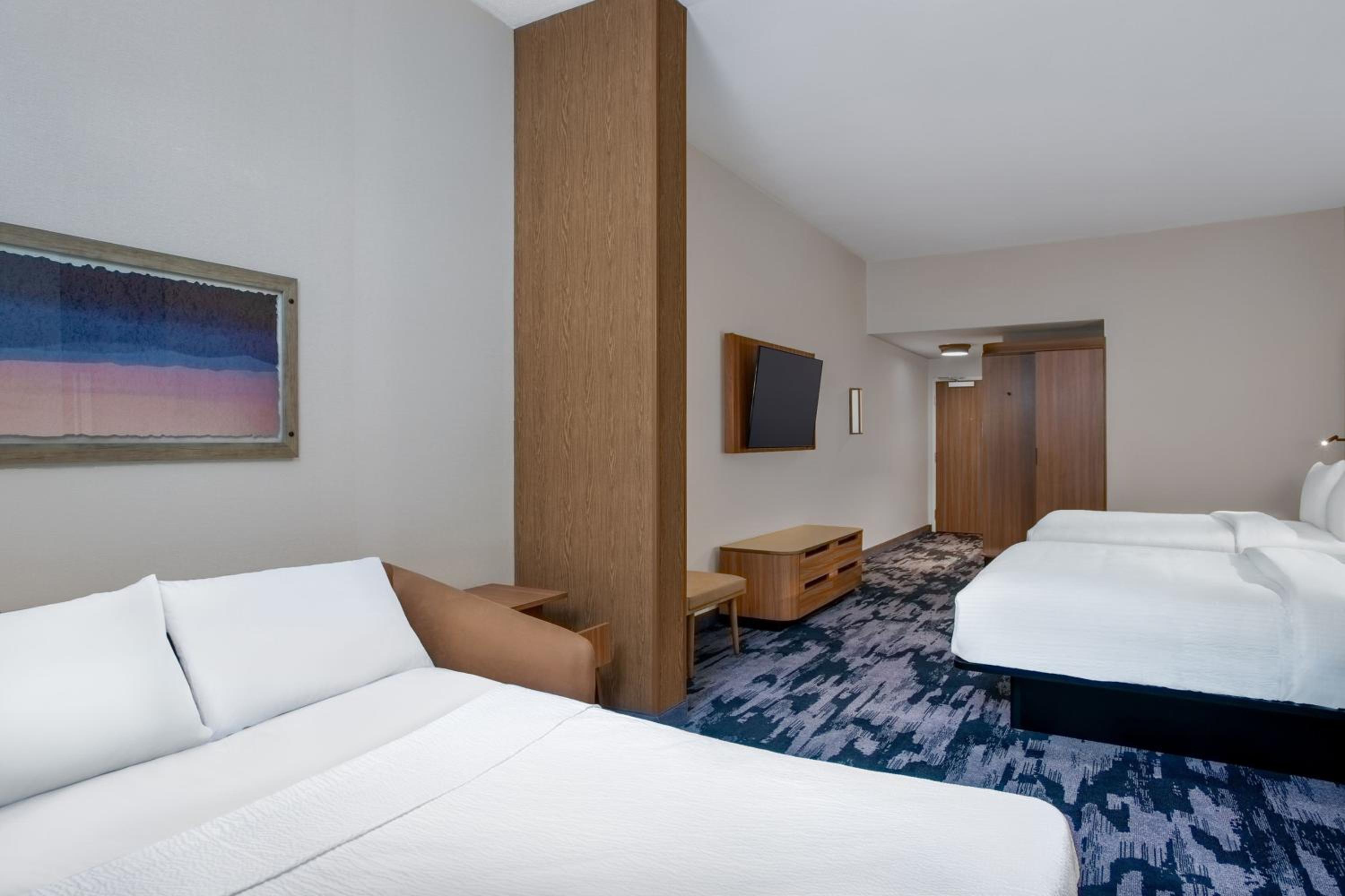 Queen Suite with Two Queen Beds, Transfer Shower, Bathtub and Sofa Bed - Mobility Access - Photo 3