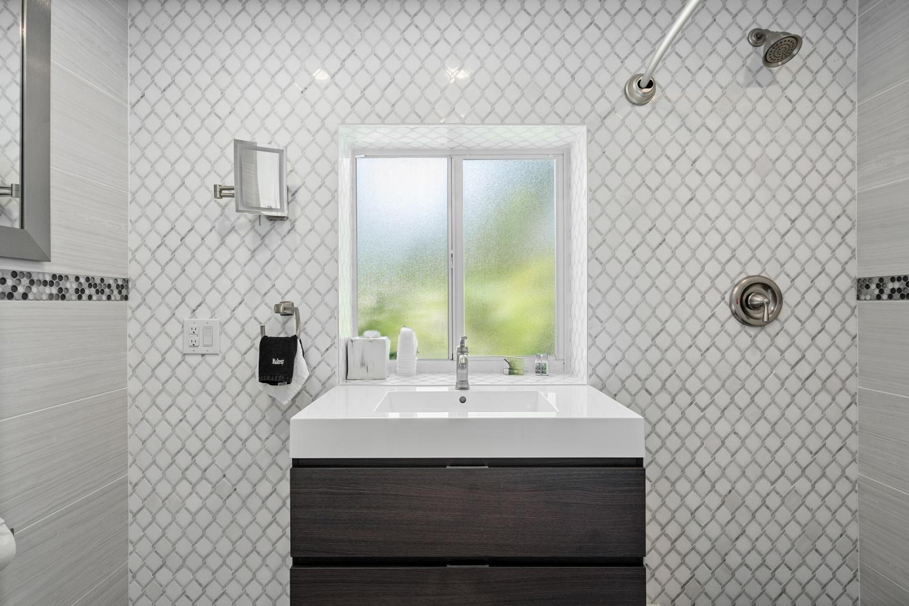 Honeymoon Suite photo 3