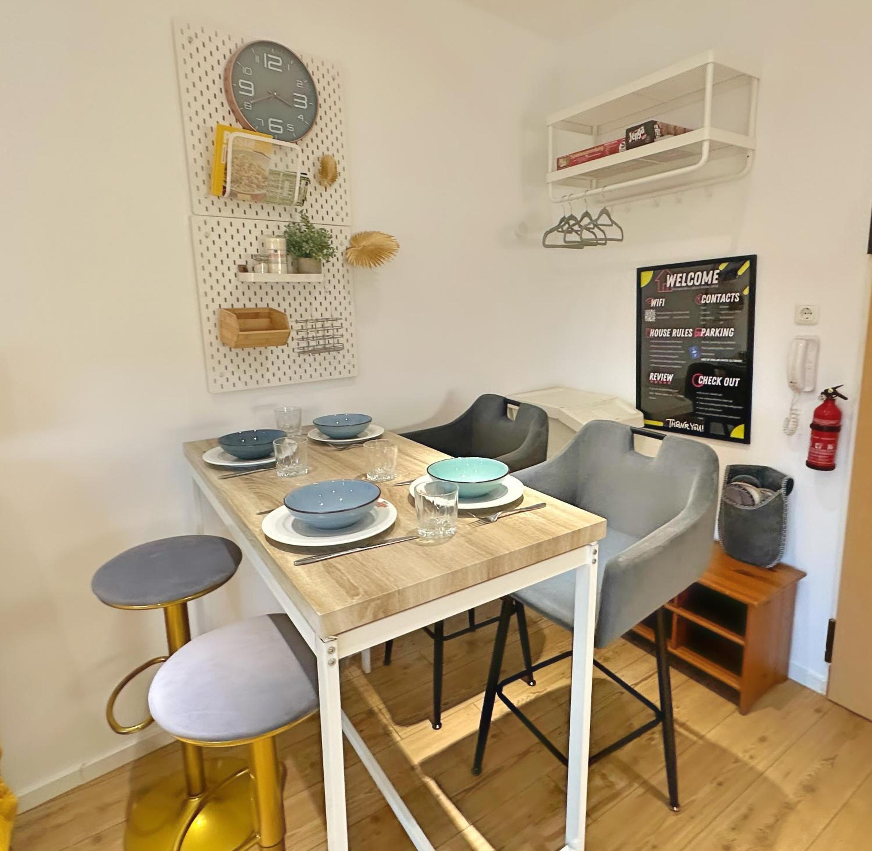 One-Bedroom Apartment photo 2