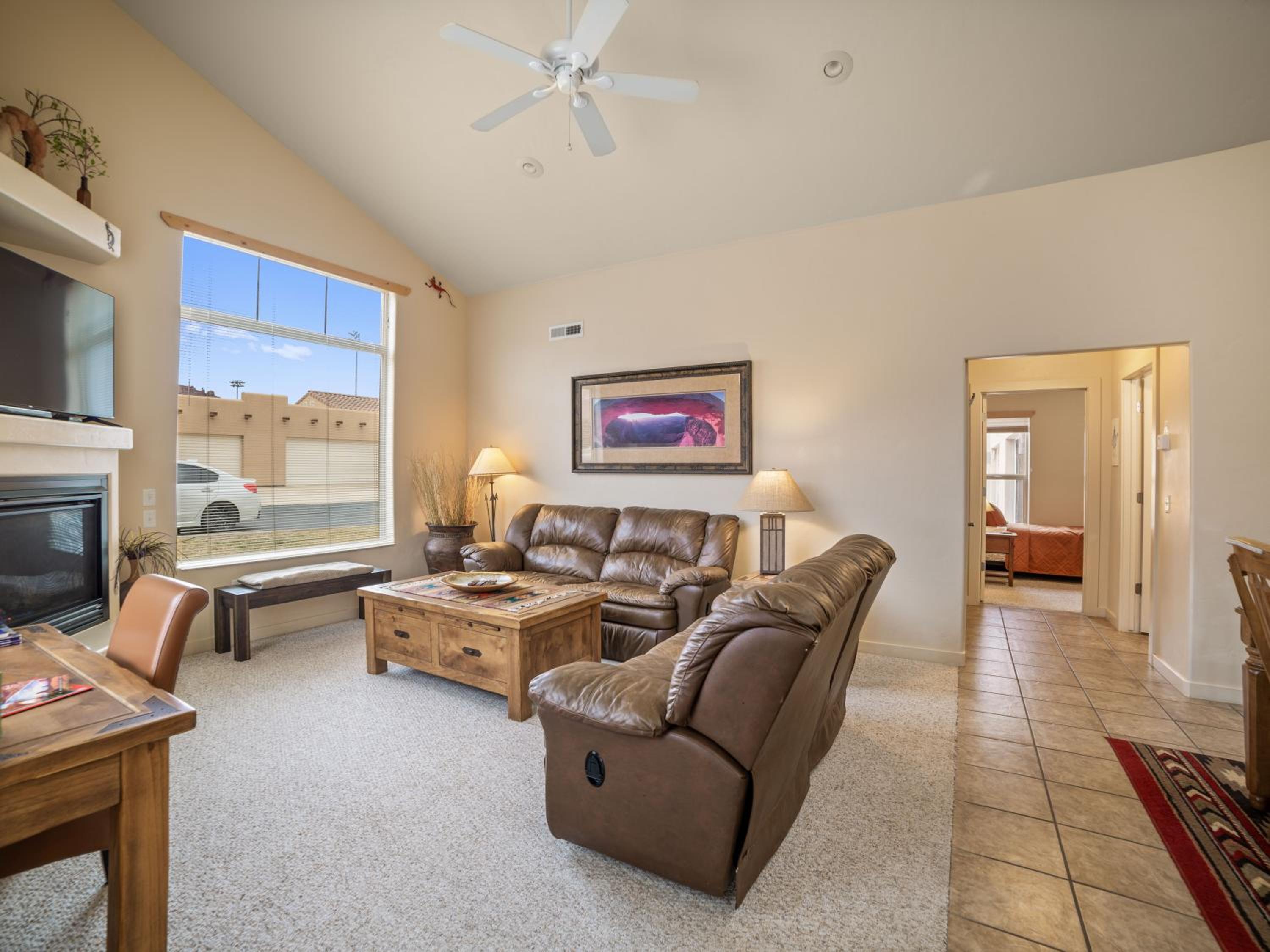 Three-Bedroom Townhouse photo 3