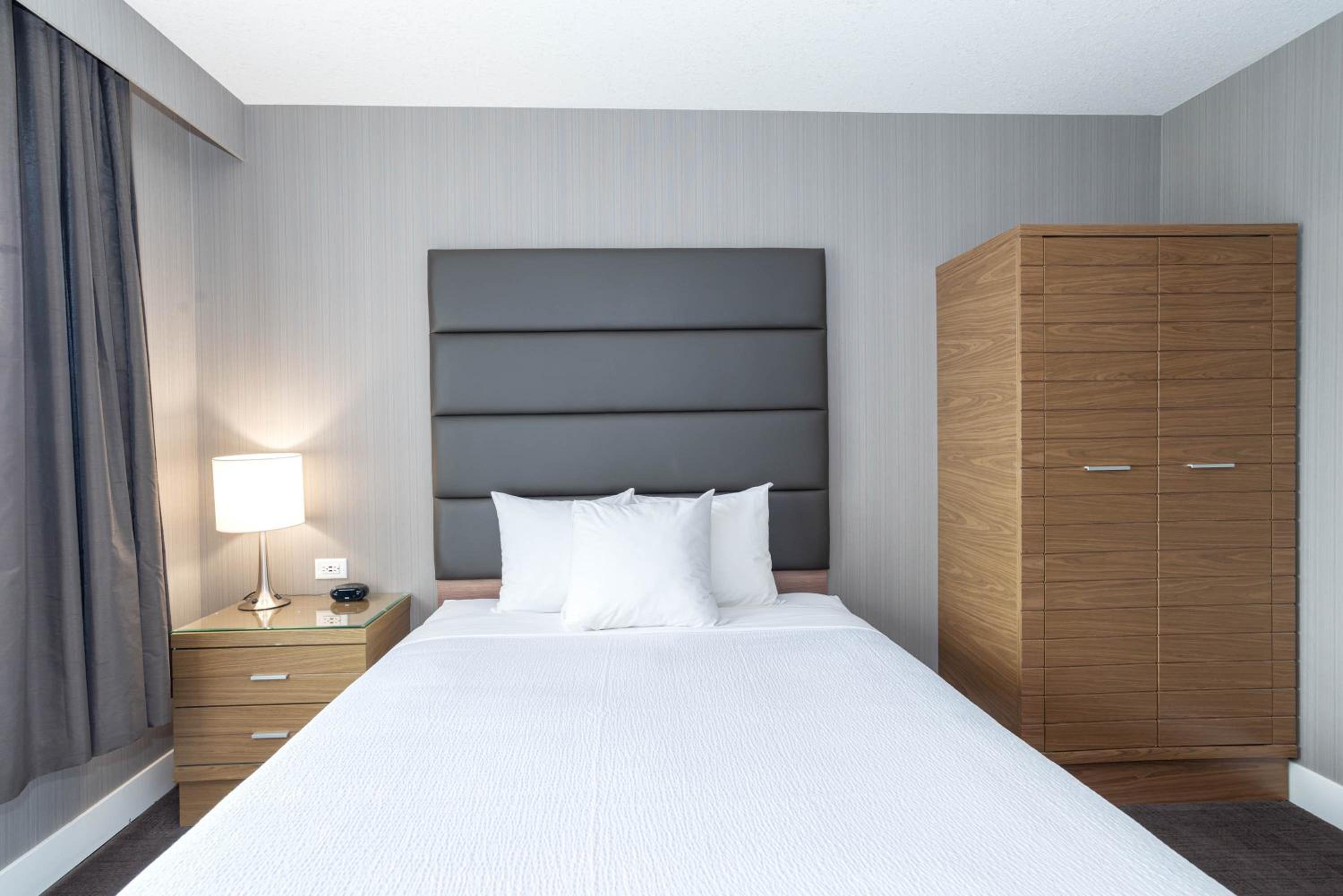 Standard Room, 1 Queen Bed - Photo 3