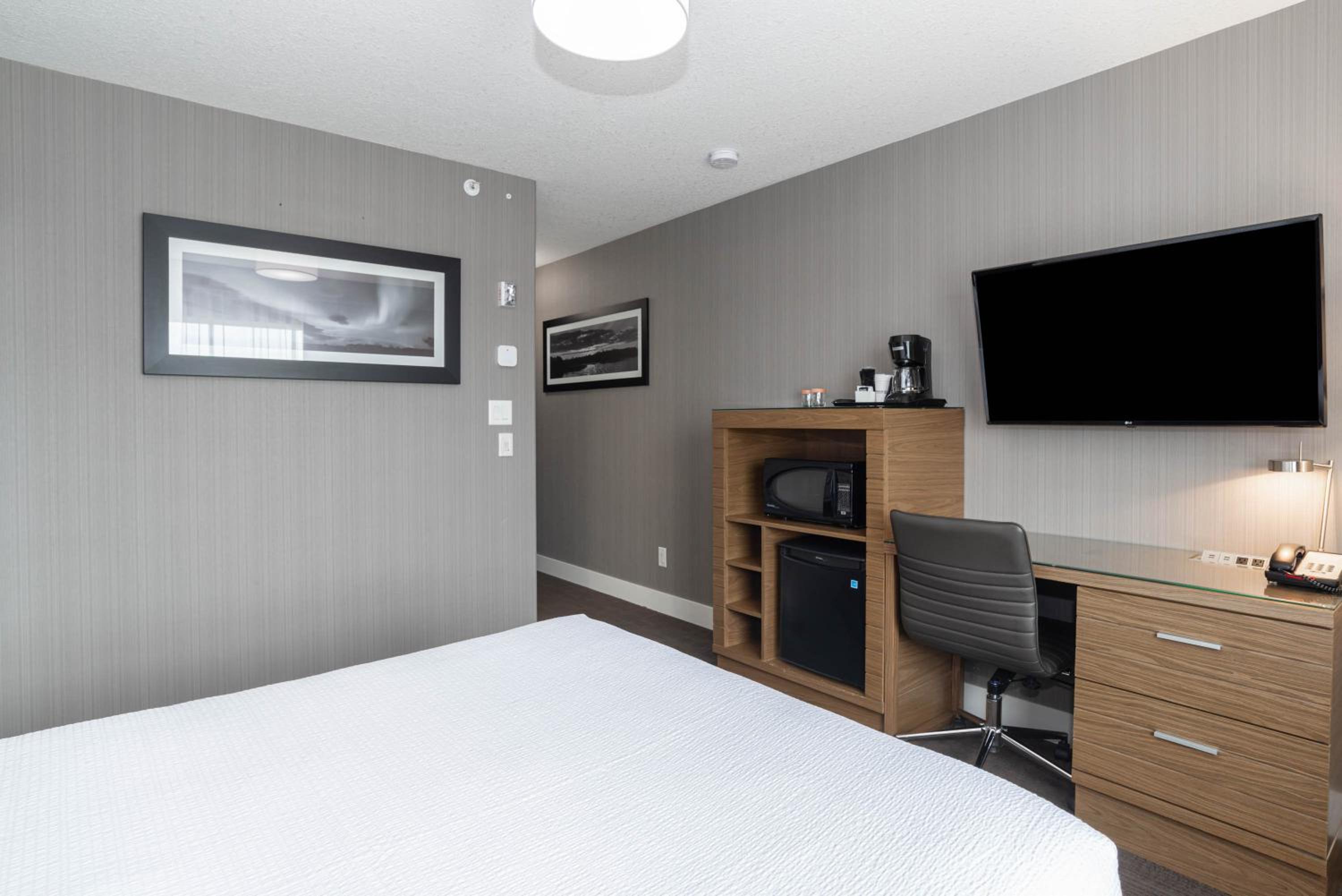 Standard Room, 1 Queen Bed - Photo 2
