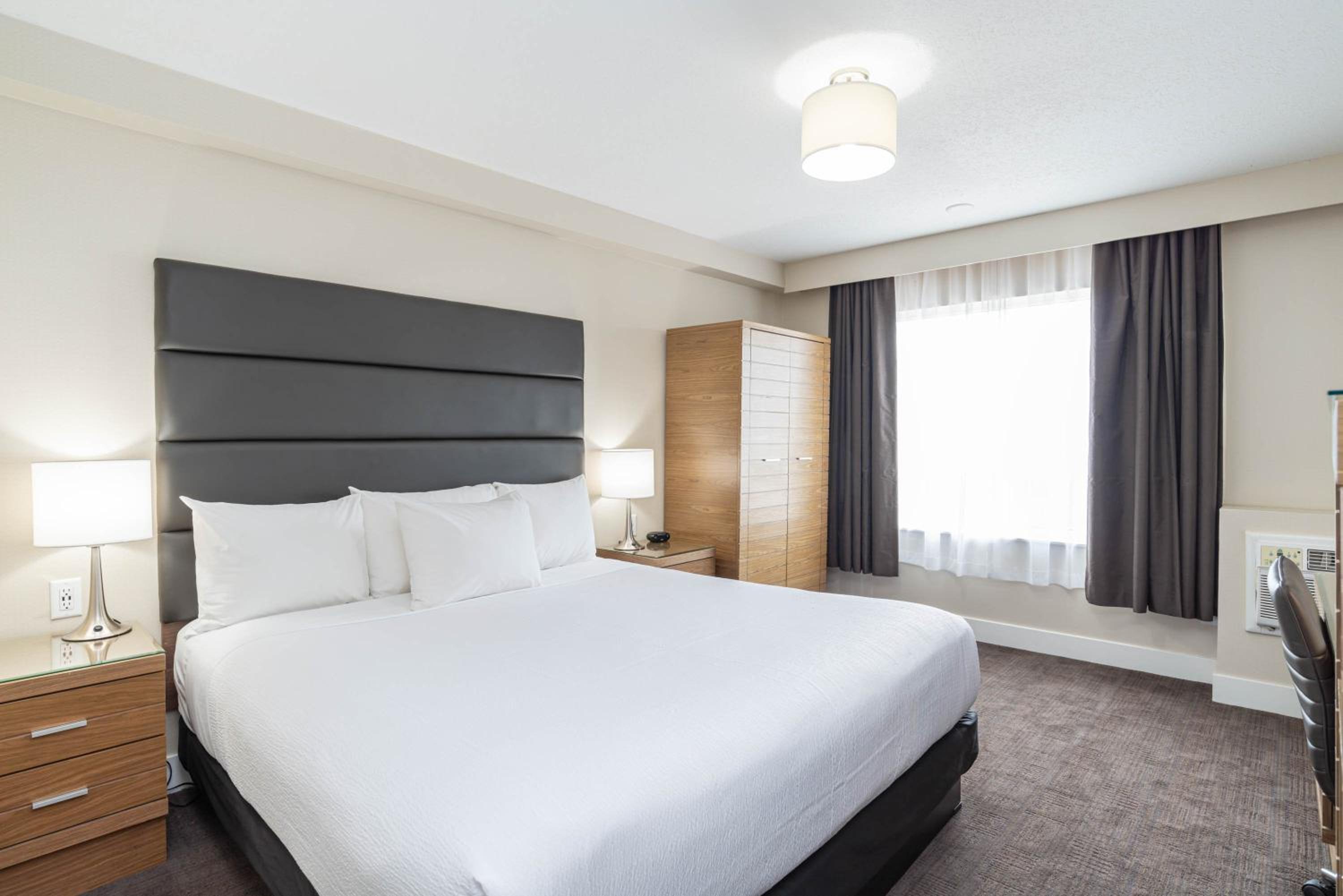 Standard Room, 1 King Bed - Photo 1