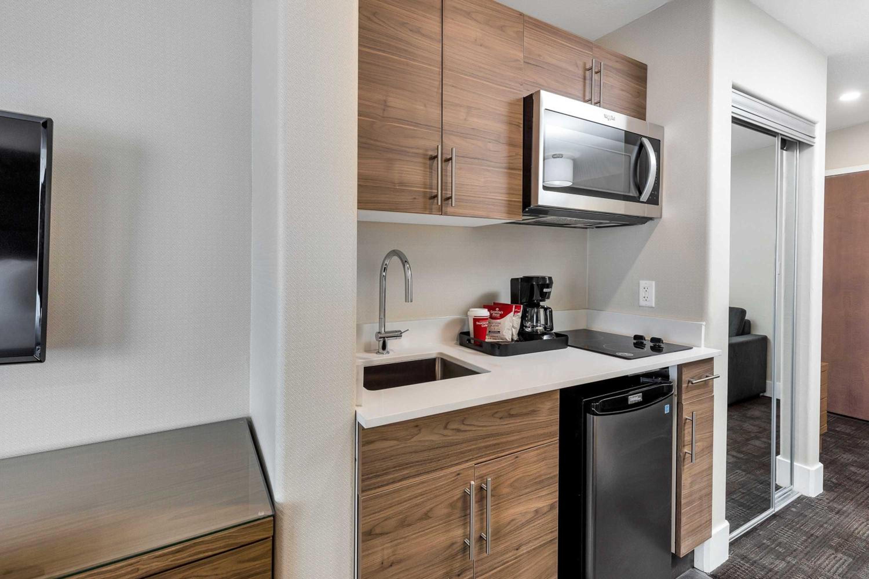 Standard Suite, 1 Queen Bed, Sofa Bed, Kitchenette - Photo 5