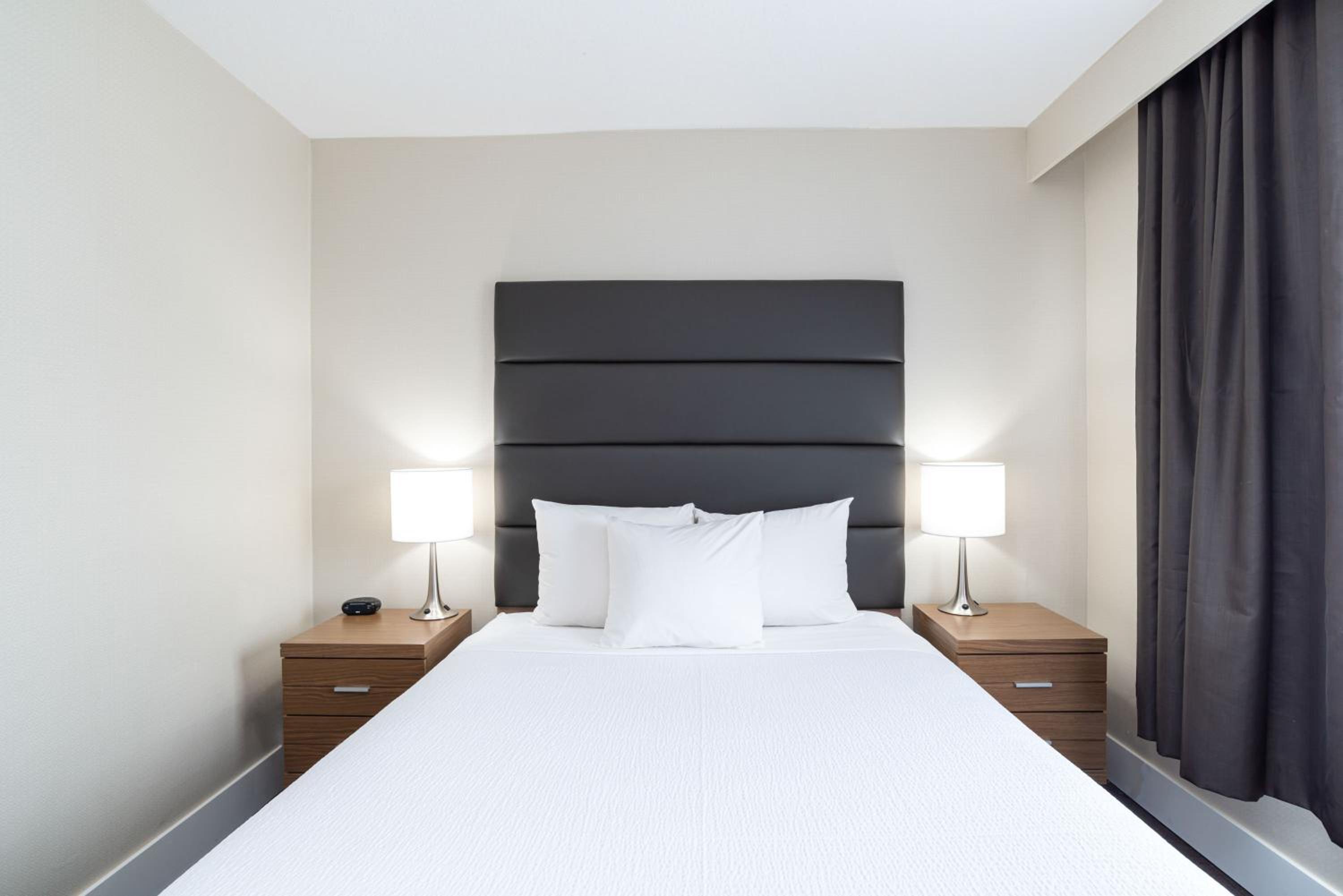 Standard Suite, 1 Queen Bed, Sofa Bed, Kitchenette - Photo 3
